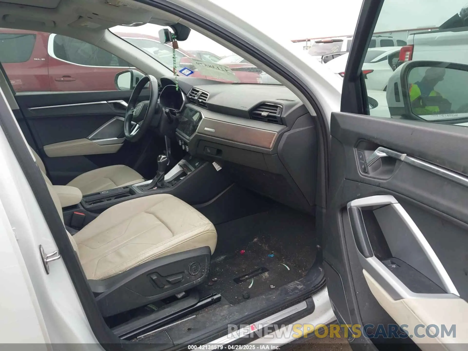 5 fotografías del automóvil dañado WA1EECF31K1067899 AUDI Q3 2019