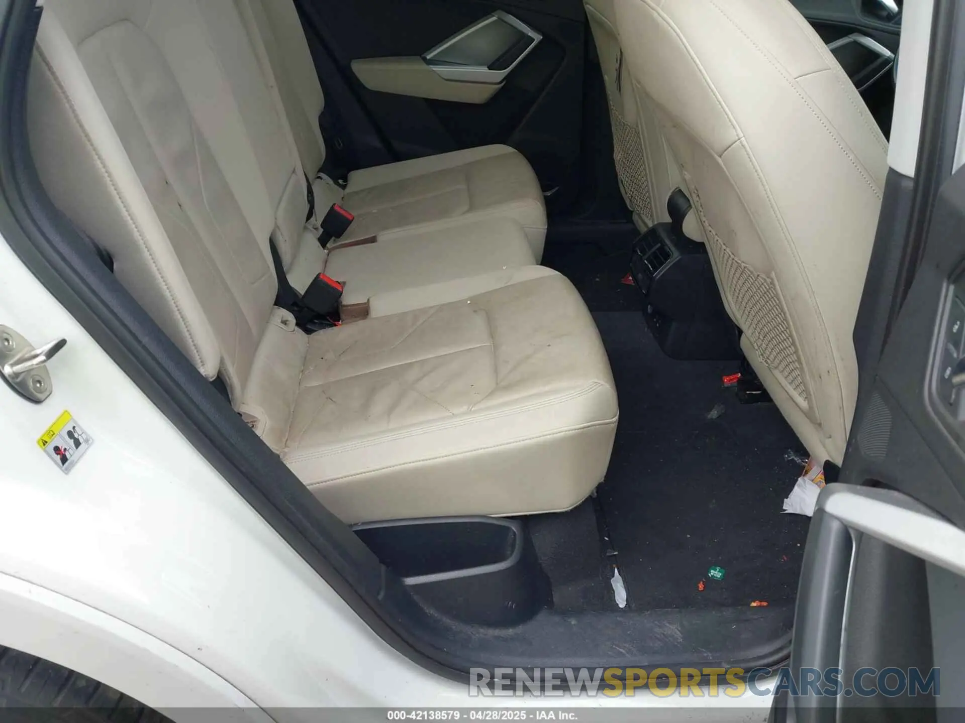 8 fotografías del automóvil dañado WA1EECF31K1067899 AUDI Q3 2019
