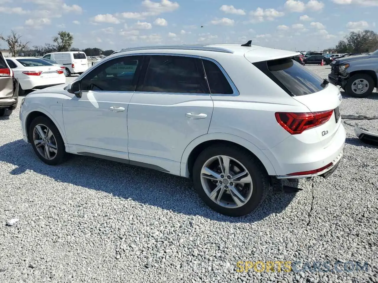 2 fotografías del automóvil dañado WA1EECF33K1071226 AUDI Q3 2019