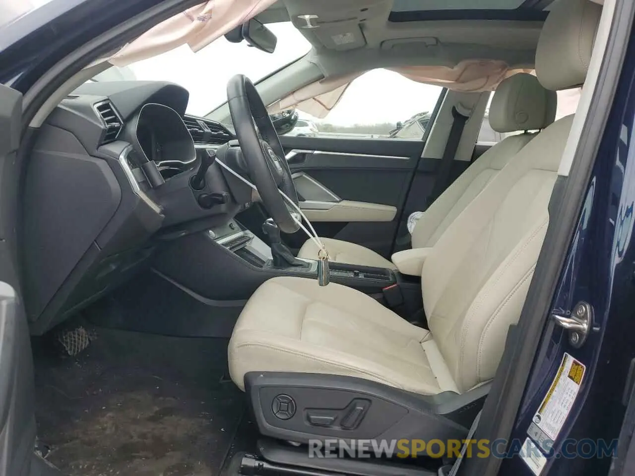 7 fotografías del automóvil dañado WA1AECF31L1010392 AUDI Q3 2020