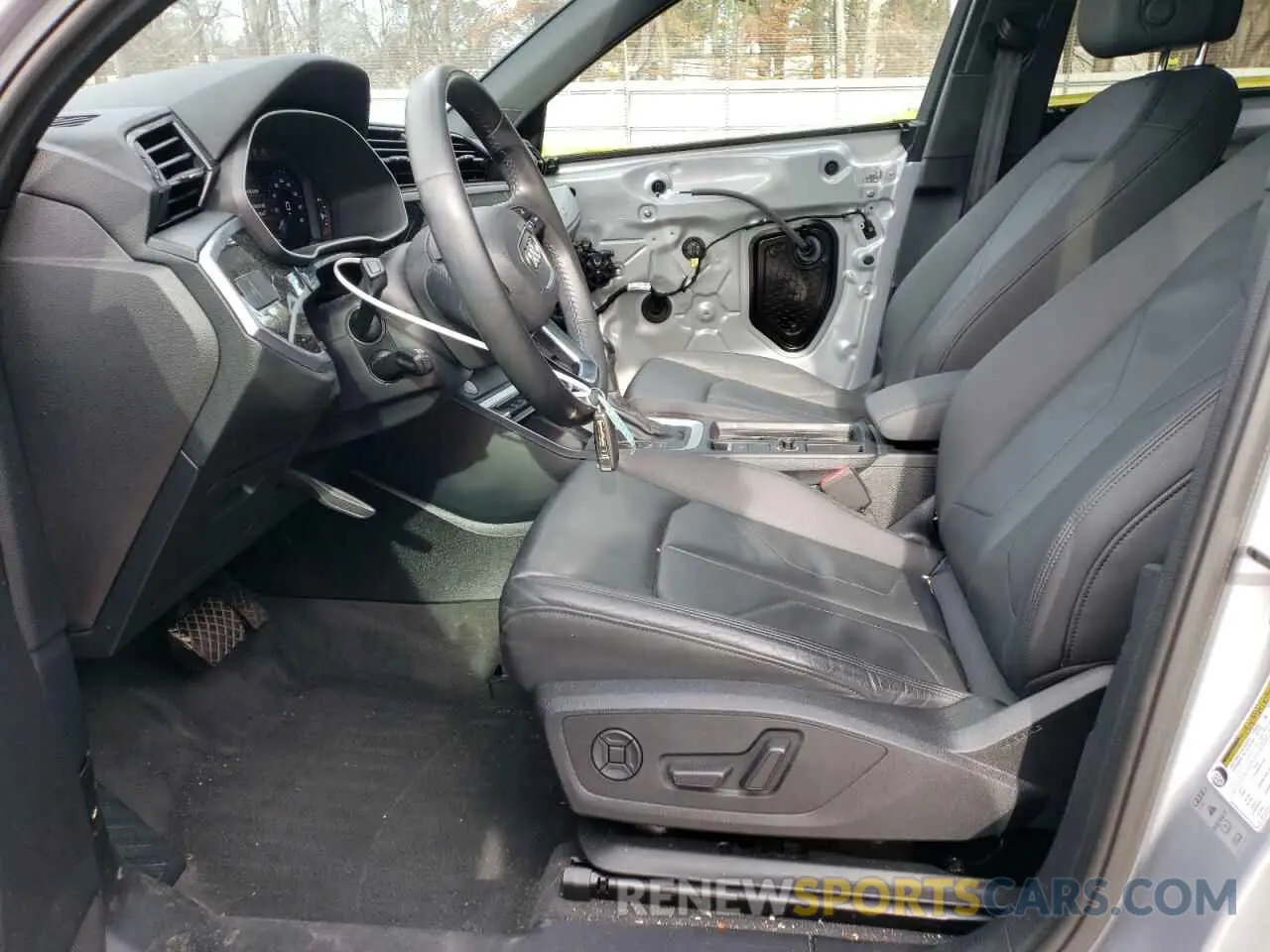 7 fotografías del automóvil dañado WA1AECF31L1040461 AUDI Q3 2020