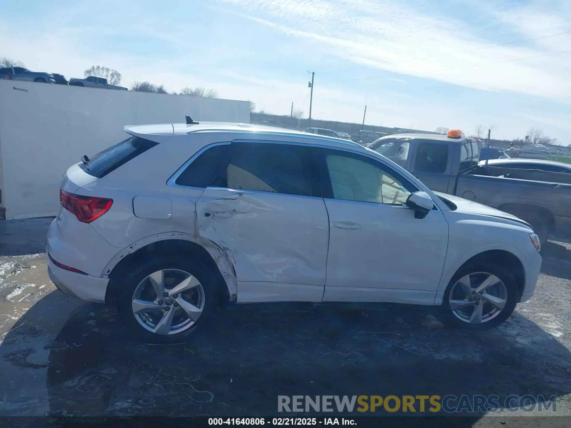 13 fotografías del automóvil dañado WA1AECF31L1098425 AUDI Q3 2020