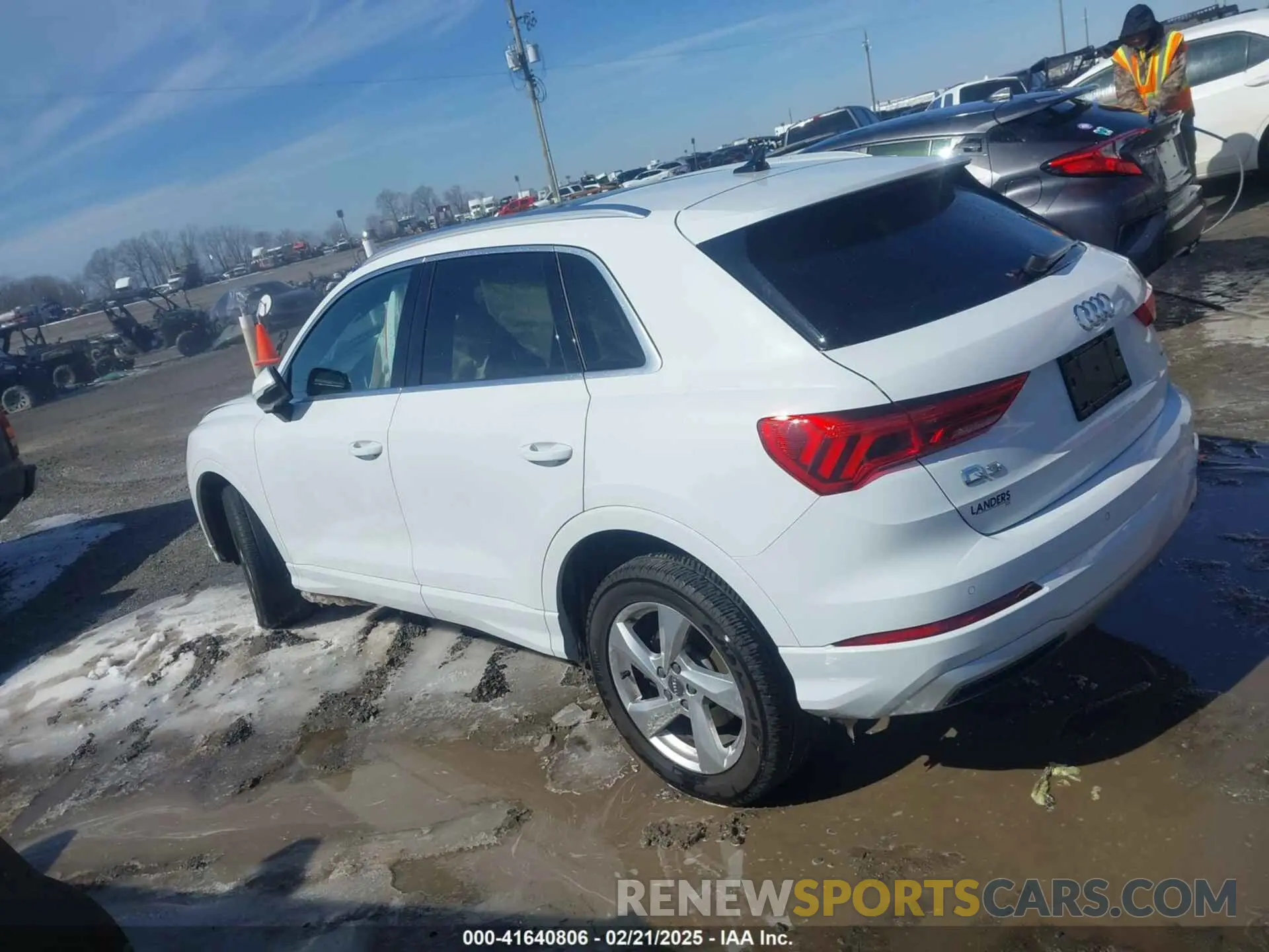 14 fotografías del automóvil dañado WA1AECF31L1098425 AUDI Q3 2020