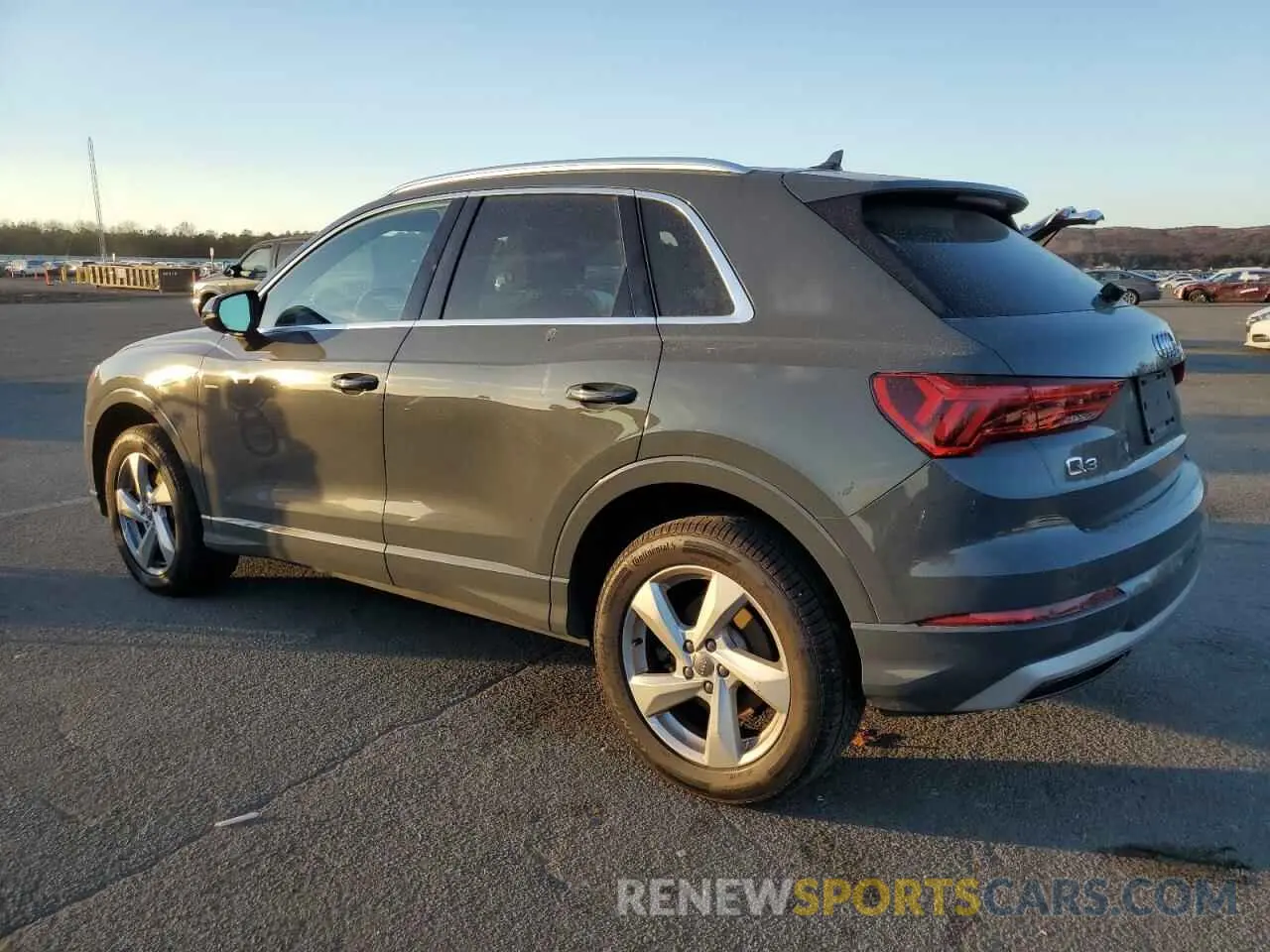 2 fotografías del automóvil dañado WA1AECF32L1014287 AUDI Q3 2020