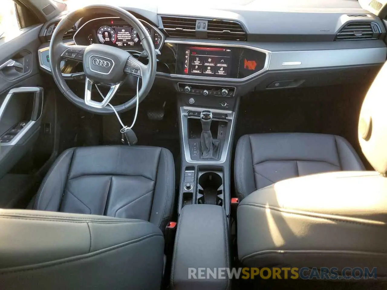 8 fotografías del automóvil dañado WA1AECF32L1014287 AUDI Q3 2020