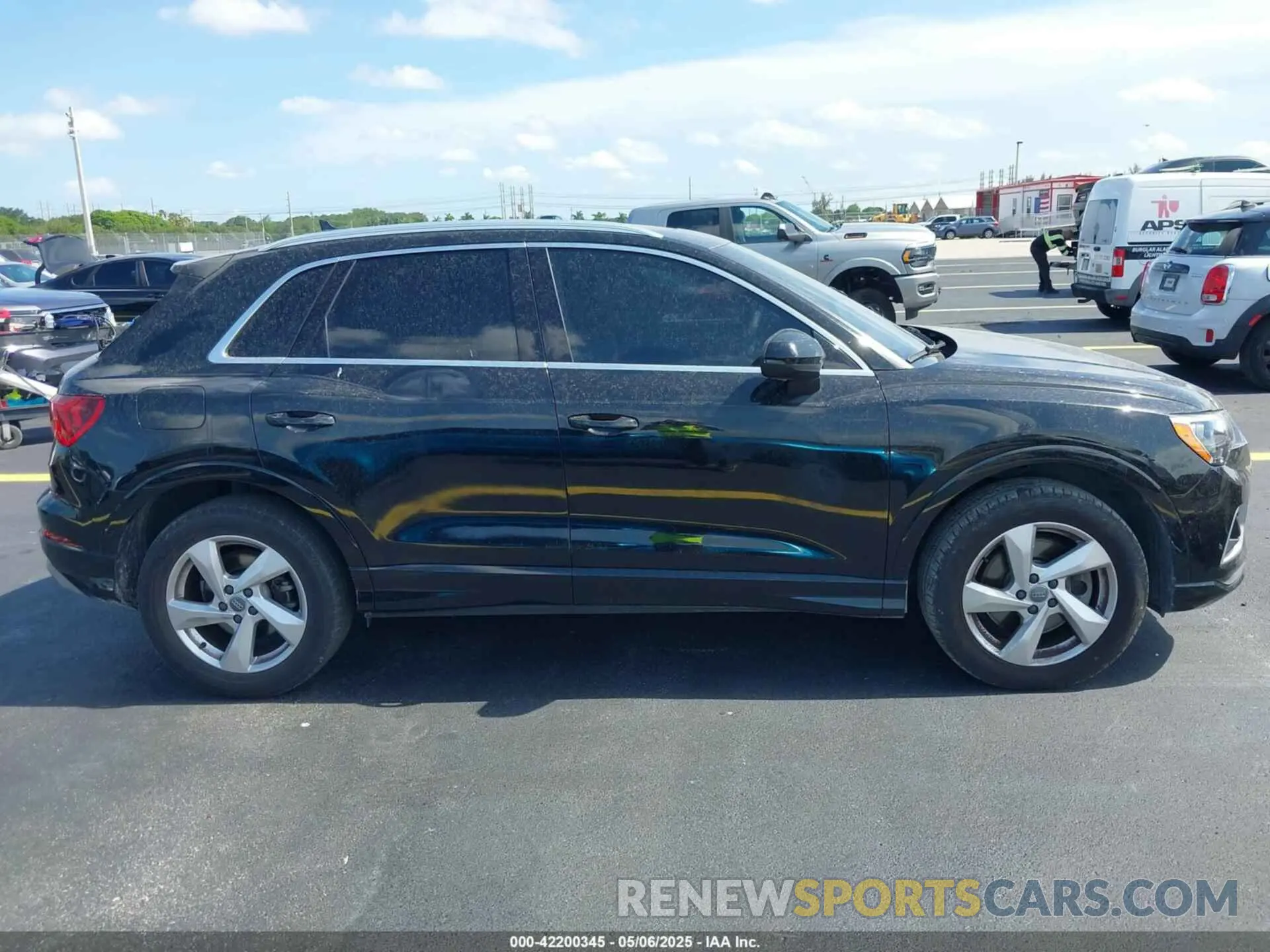 13 fotografías del automóvil dañado WA1AECF35L1021332 AUDI Q3 2020
