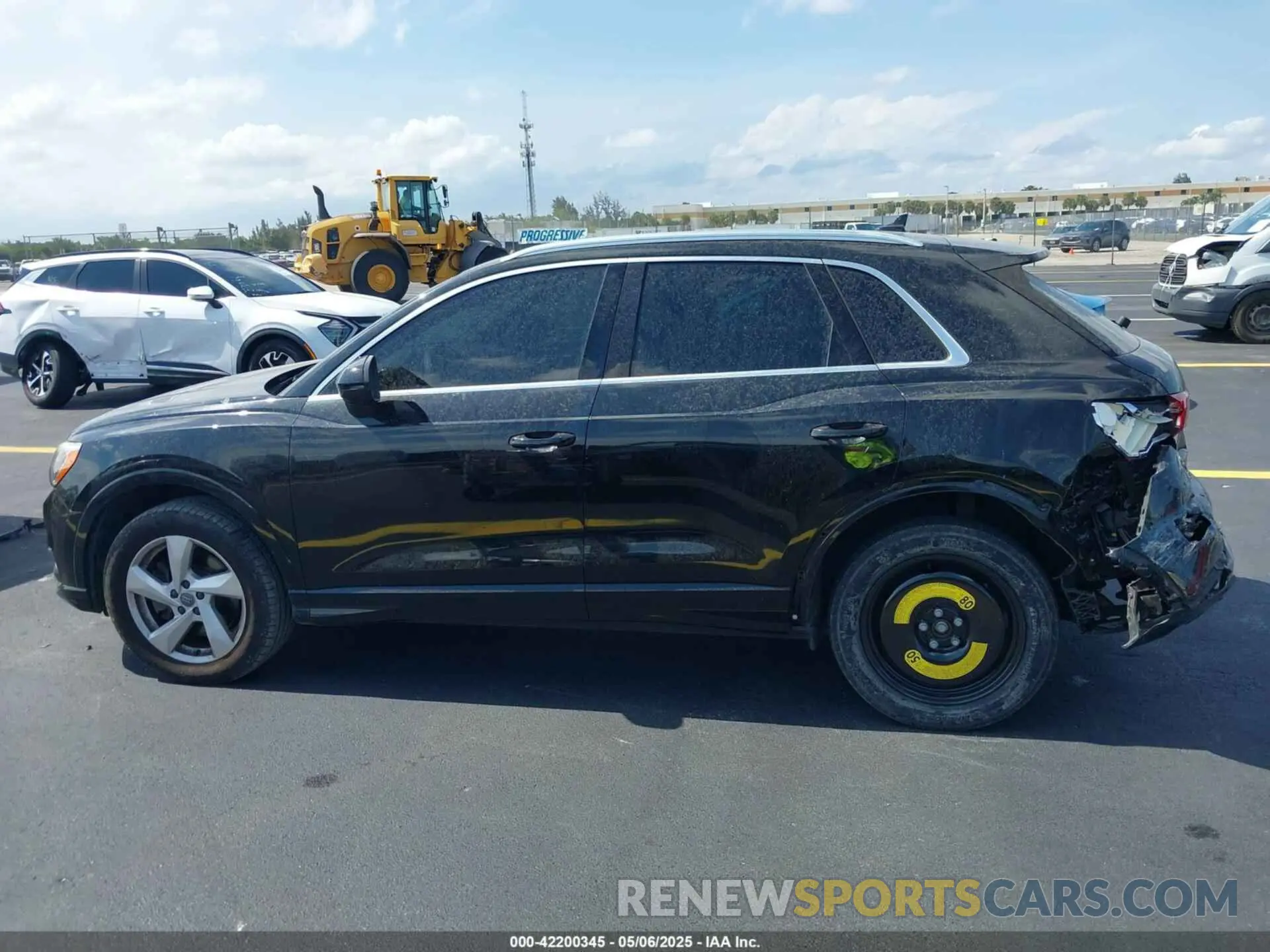 14 fotografías del automóvil dañado WA1AECF35L1021332 AUDI Q3 2020