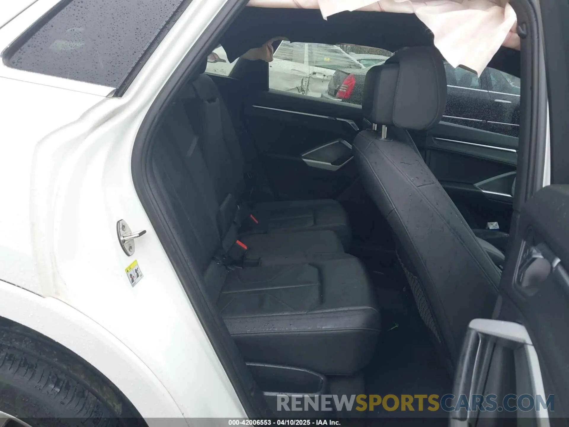 8 fotografías del automóvil dañado WA1AECF35L1030273 AUDI Q3 2020