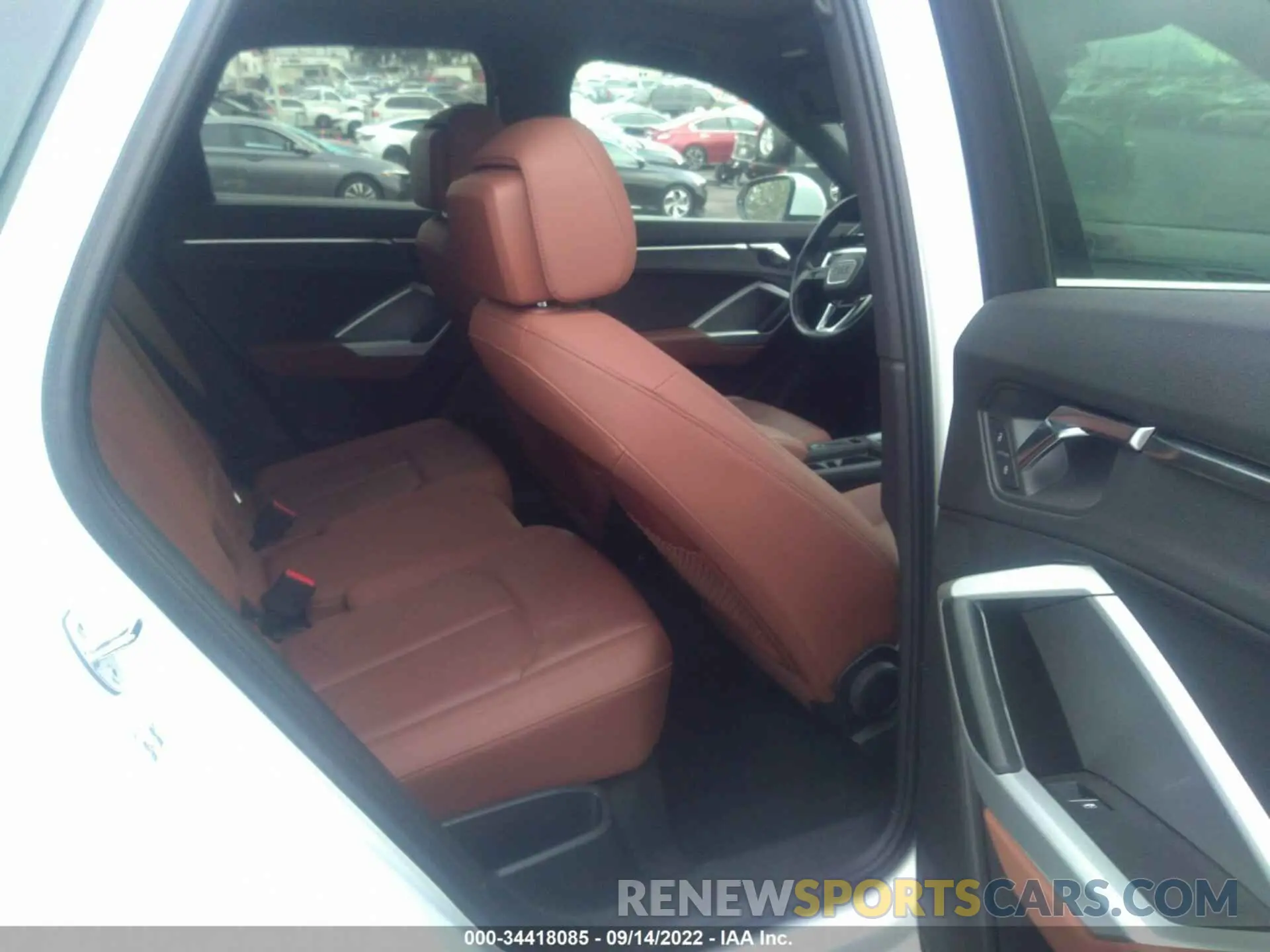 8 fotografías del automóvil dañado WA1AECF36L1032047 AUDI Q3 2020