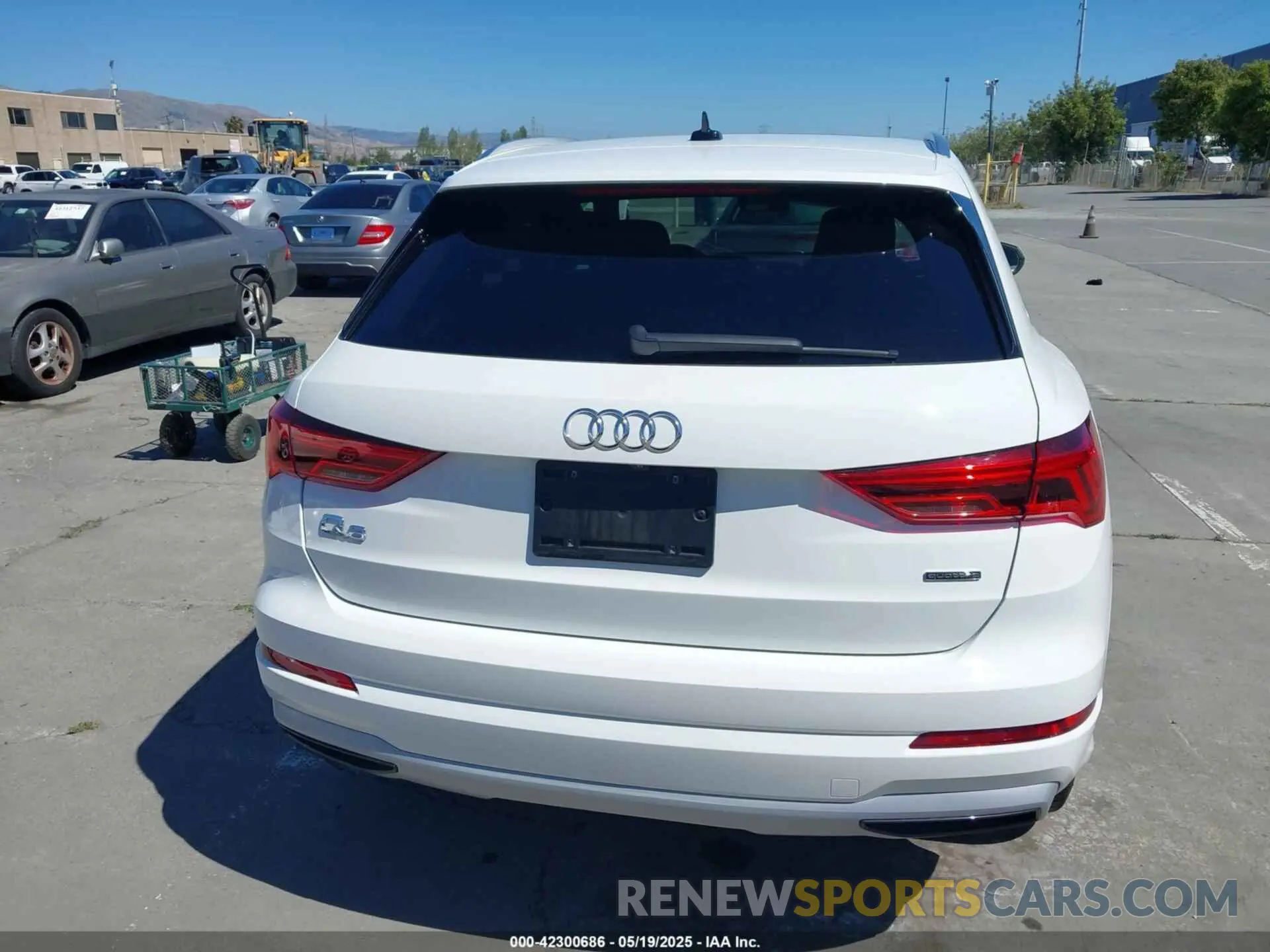 17 fotografías del automóvil dañado WA1AECF36L1045753 AUDI Q3 2020