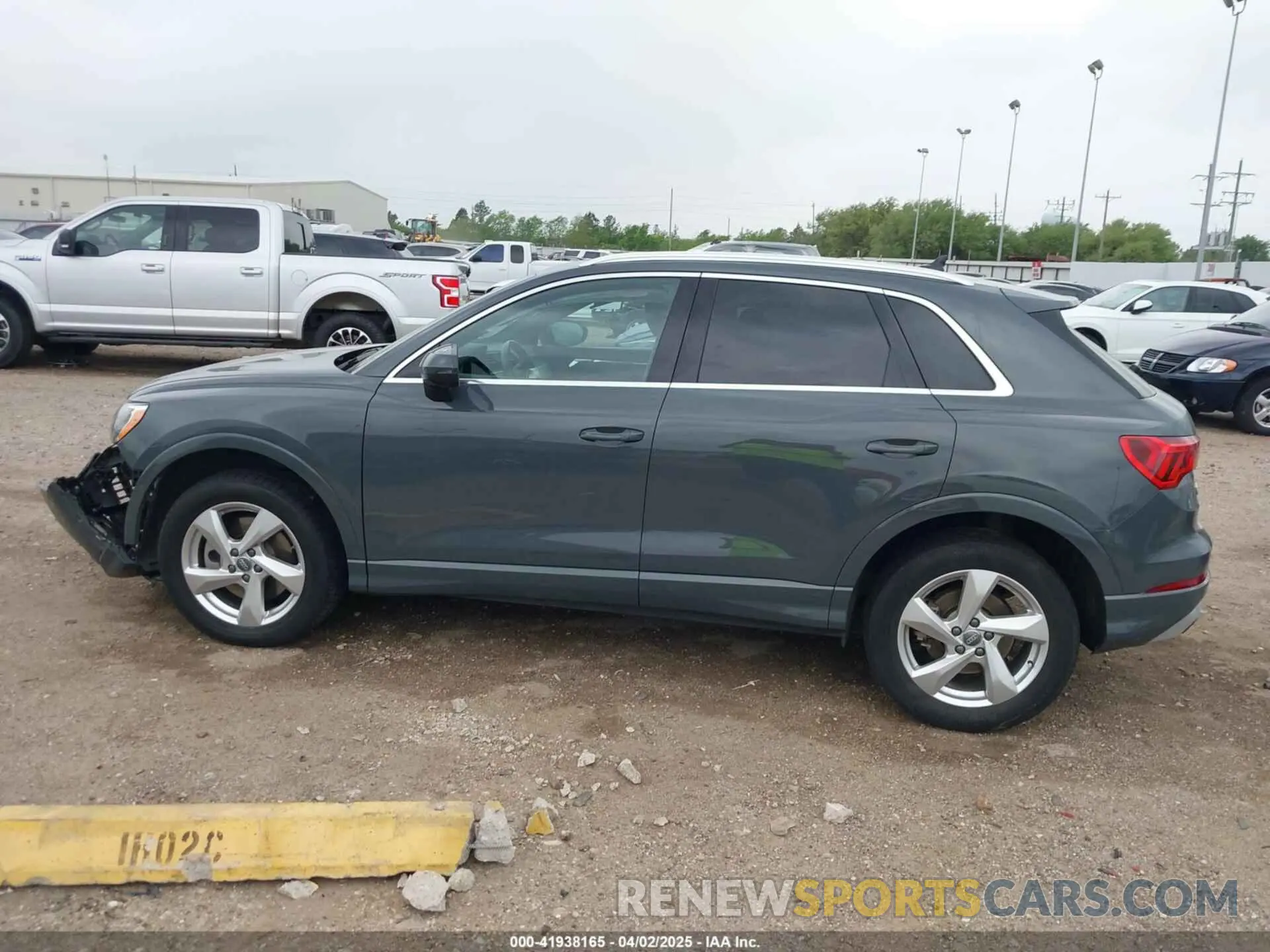 14 fotografías del automóvil dañado WA1AECF38L1090483 AUDI Q3 2020