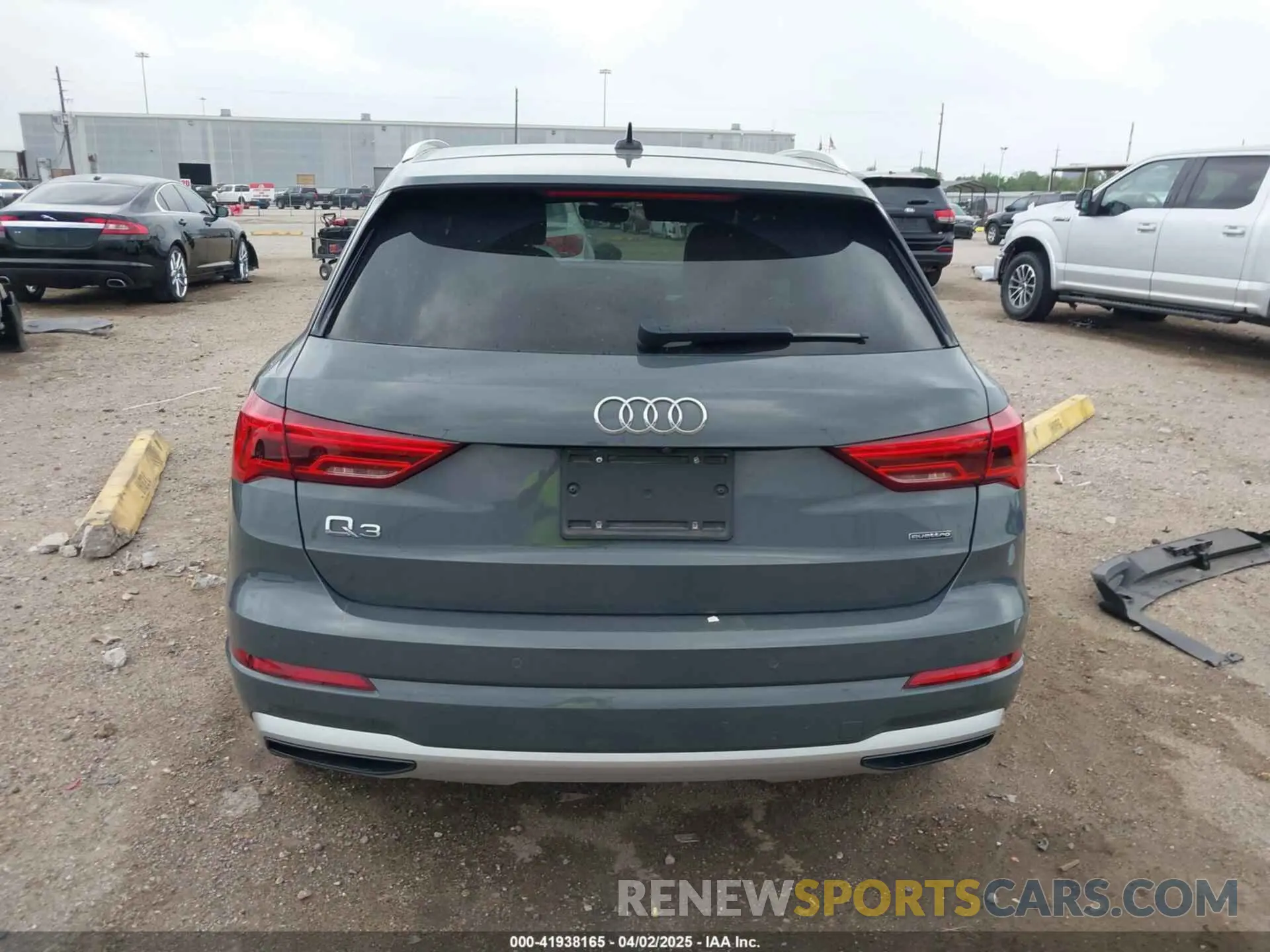 16 fotografías del automóvil dañado WA1AECF38L1090483 AUDI Q3 2020