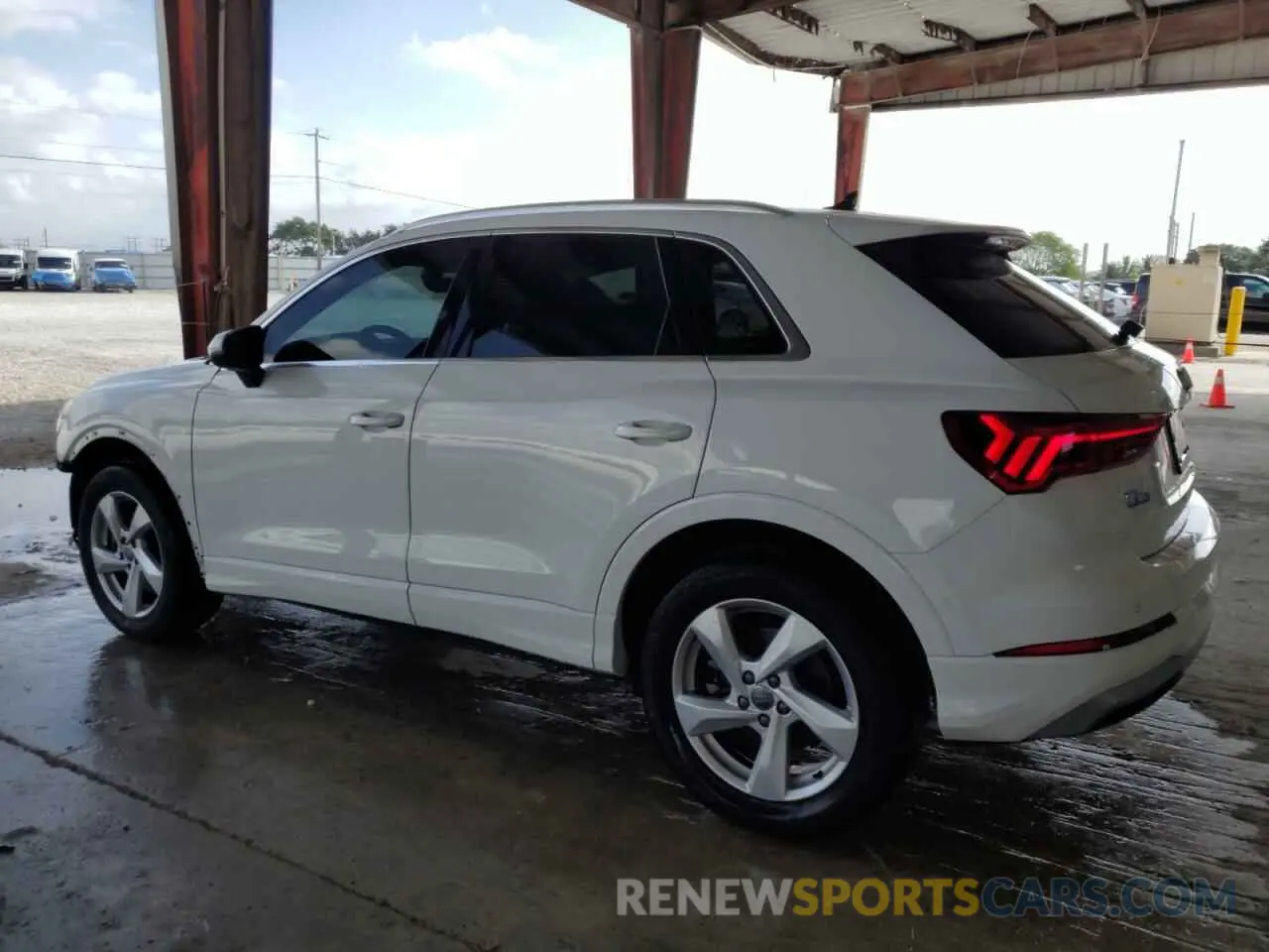 2 fotografías del automóvil dañado WA1AECF3XL1044315 AUDI Q3 2020