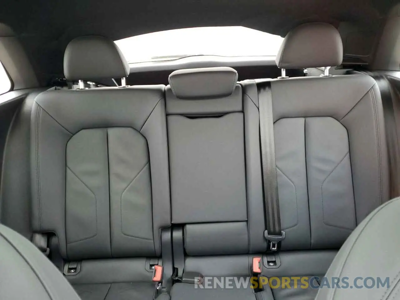 10 fotografías del automóvil dañado WA1DECF32L1047366 AUDI Q3 2020