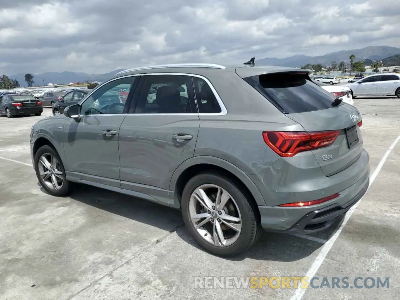 2 fotografías del automóvil dañado WA1DECF32L1047366 AUDI Q3 2020