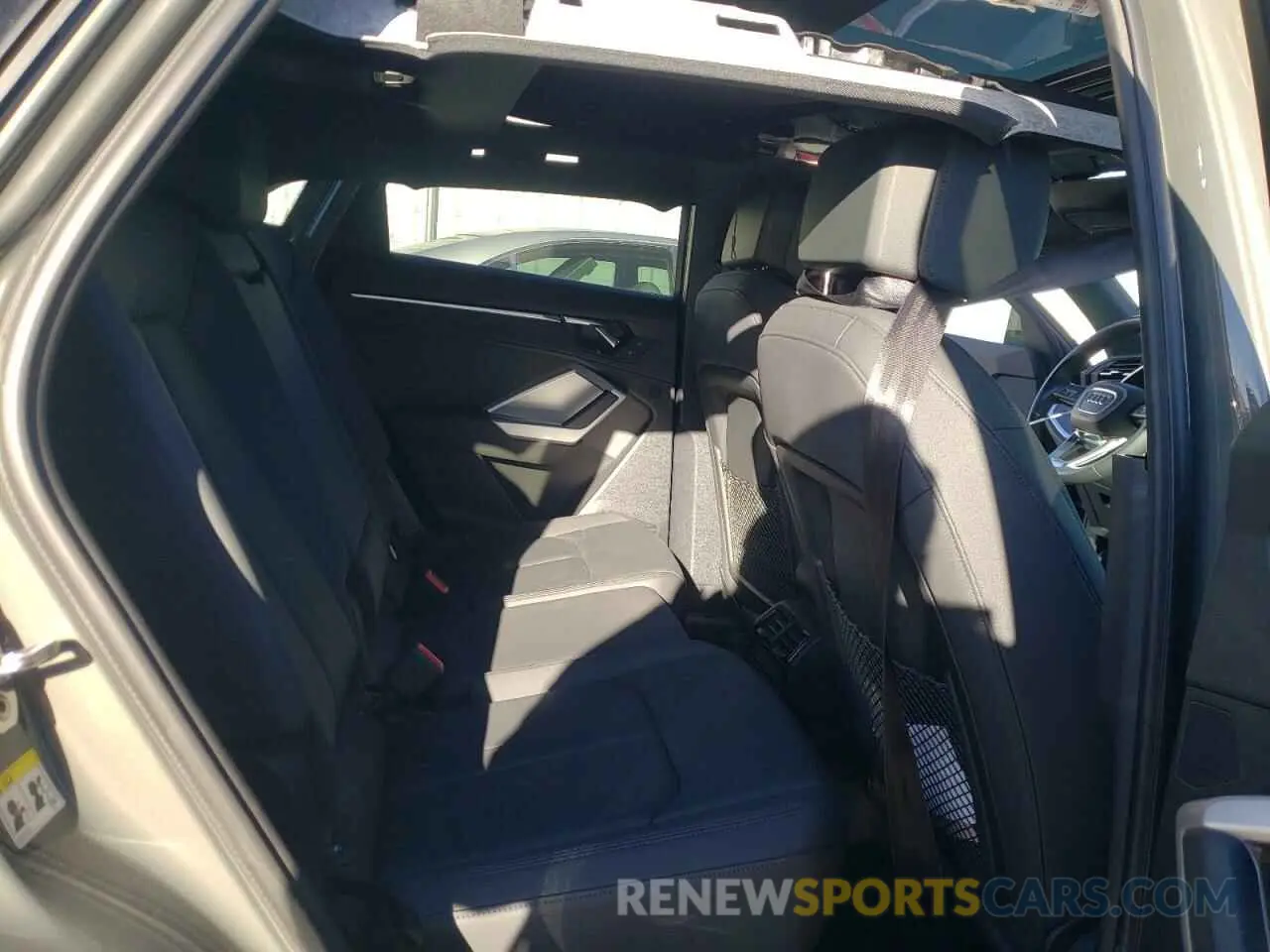 10 fotografías del automóvil dañado WA1DECF34L1046686 AUDI Q3 2020