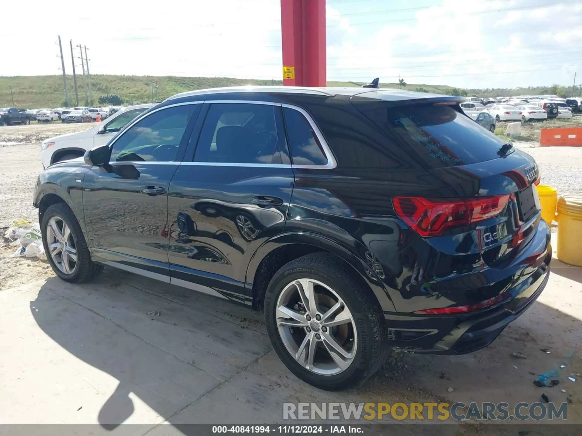 15 fotografías del automóvil dañado WA1DECF38L1023458 AUDI Q3 2020