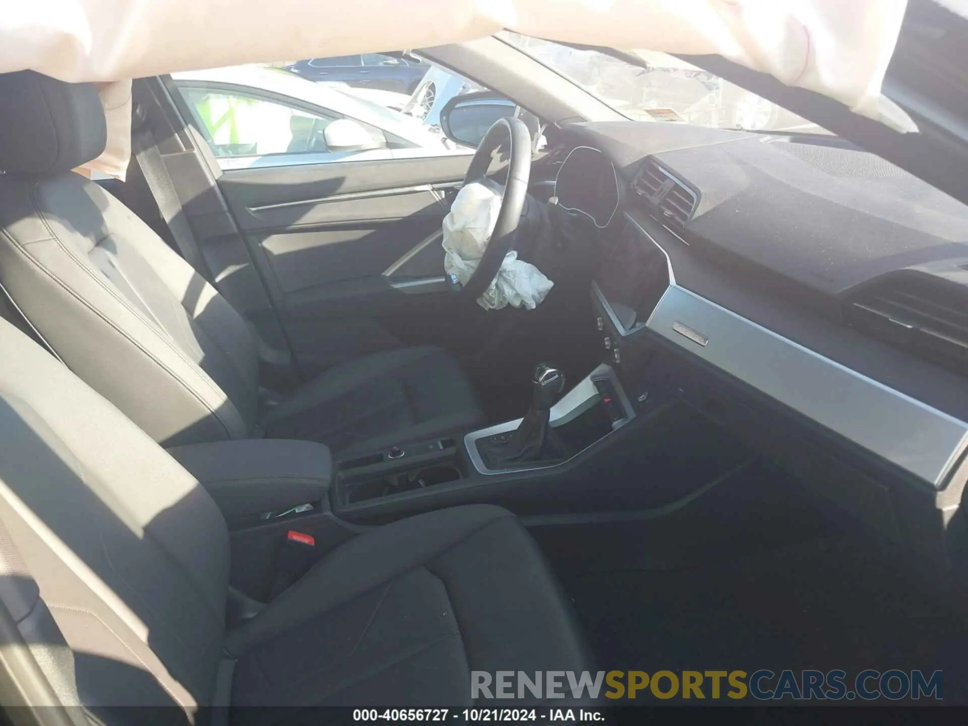 5 fotografías del automóvil dañado WA1DECF38L1042186 AUDI Q3 2020