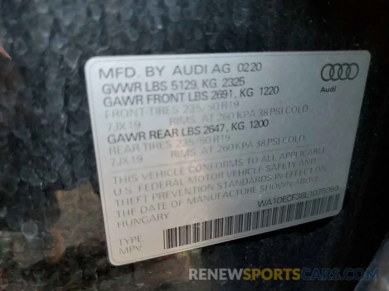 10 fotografías del automóvil dañado WA1DECF38L1075060 AUDI Q3 2020