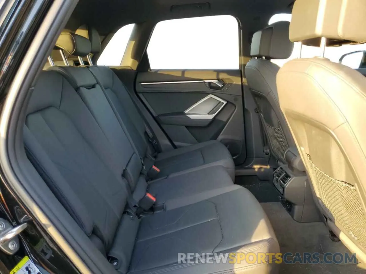 6 fotografías del automóvil dañado WA1DECF38L1075060 AUDI Q3 2020