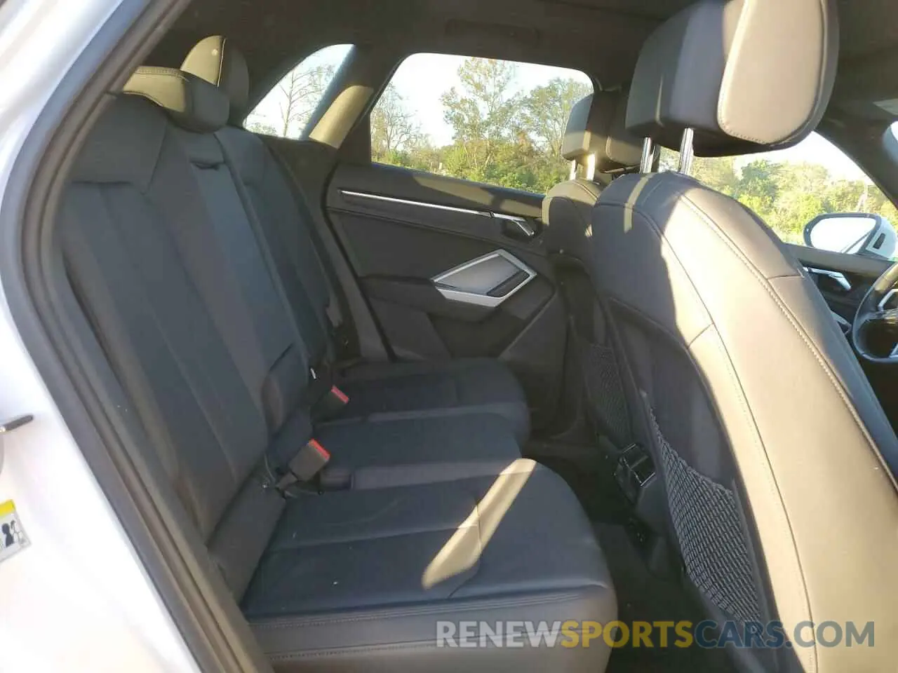 10 fotografías del automóvil dañado WA1DECF39L1124718 AUDI Q3 2020