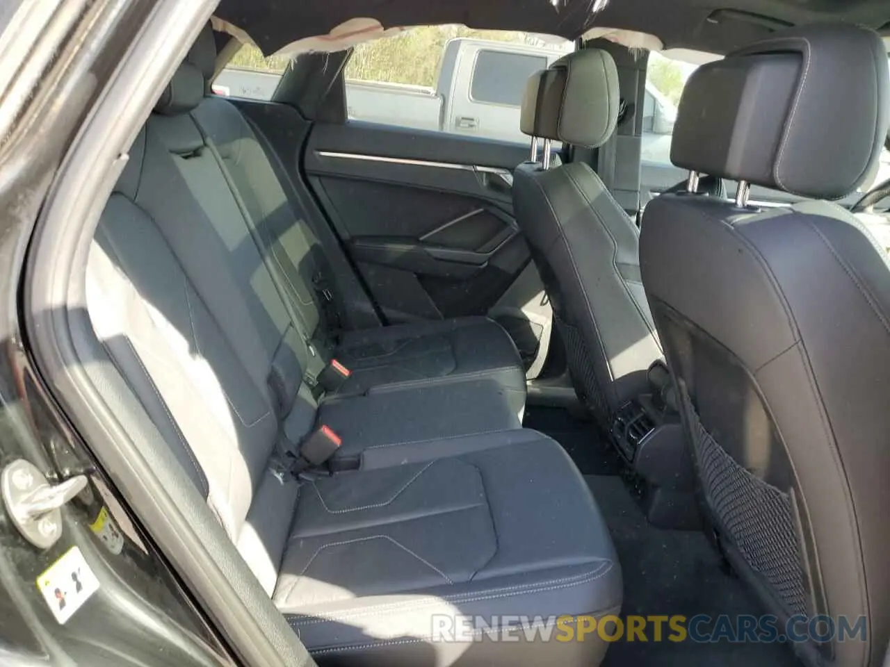 11 fotografías del automóvil dañado WA1EECF30L1055714 AUDI Q3 2020