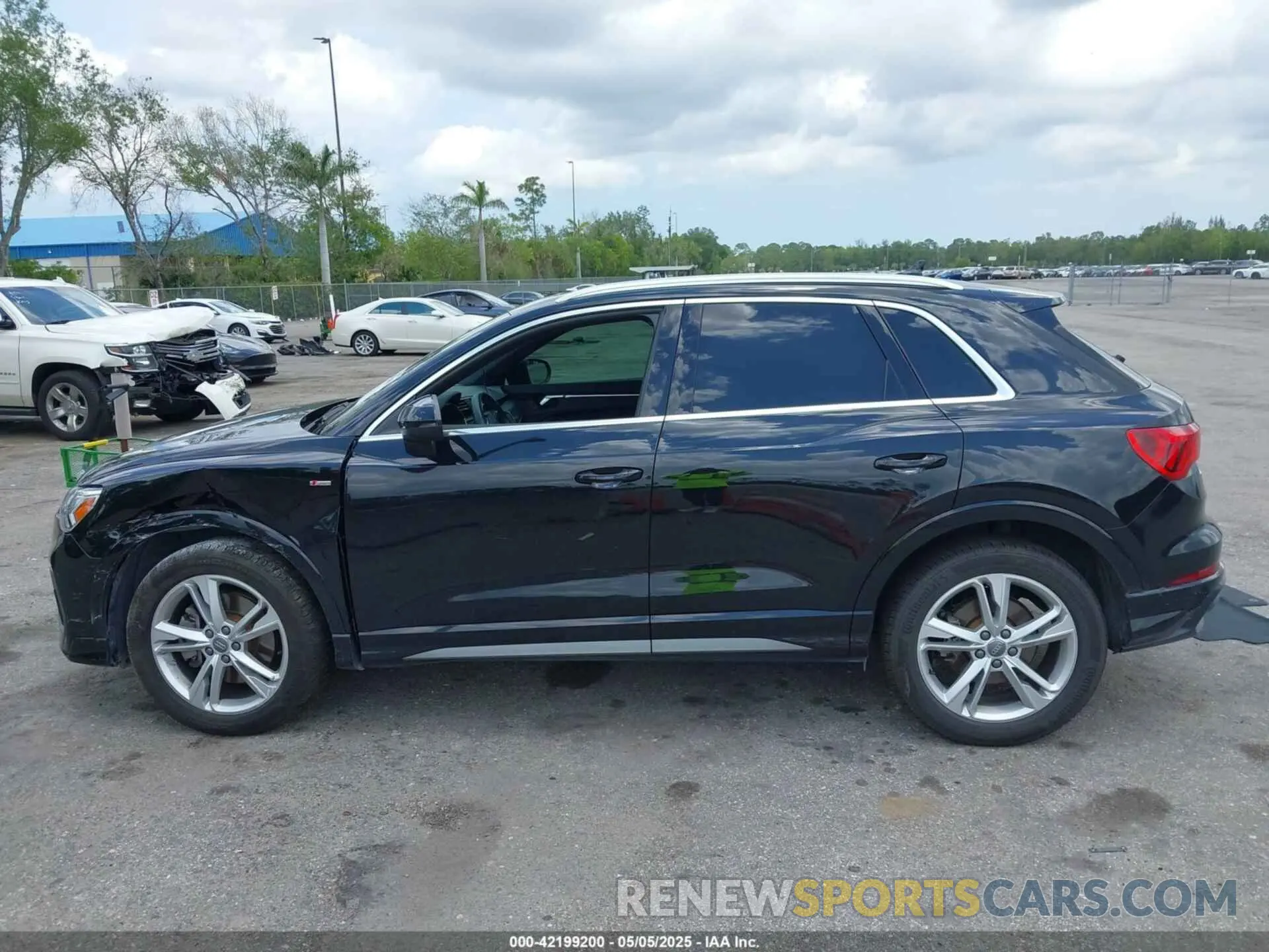 14 fotografías del automóvil dañado WA1EECF33L1052774 AUDI Q3 2020