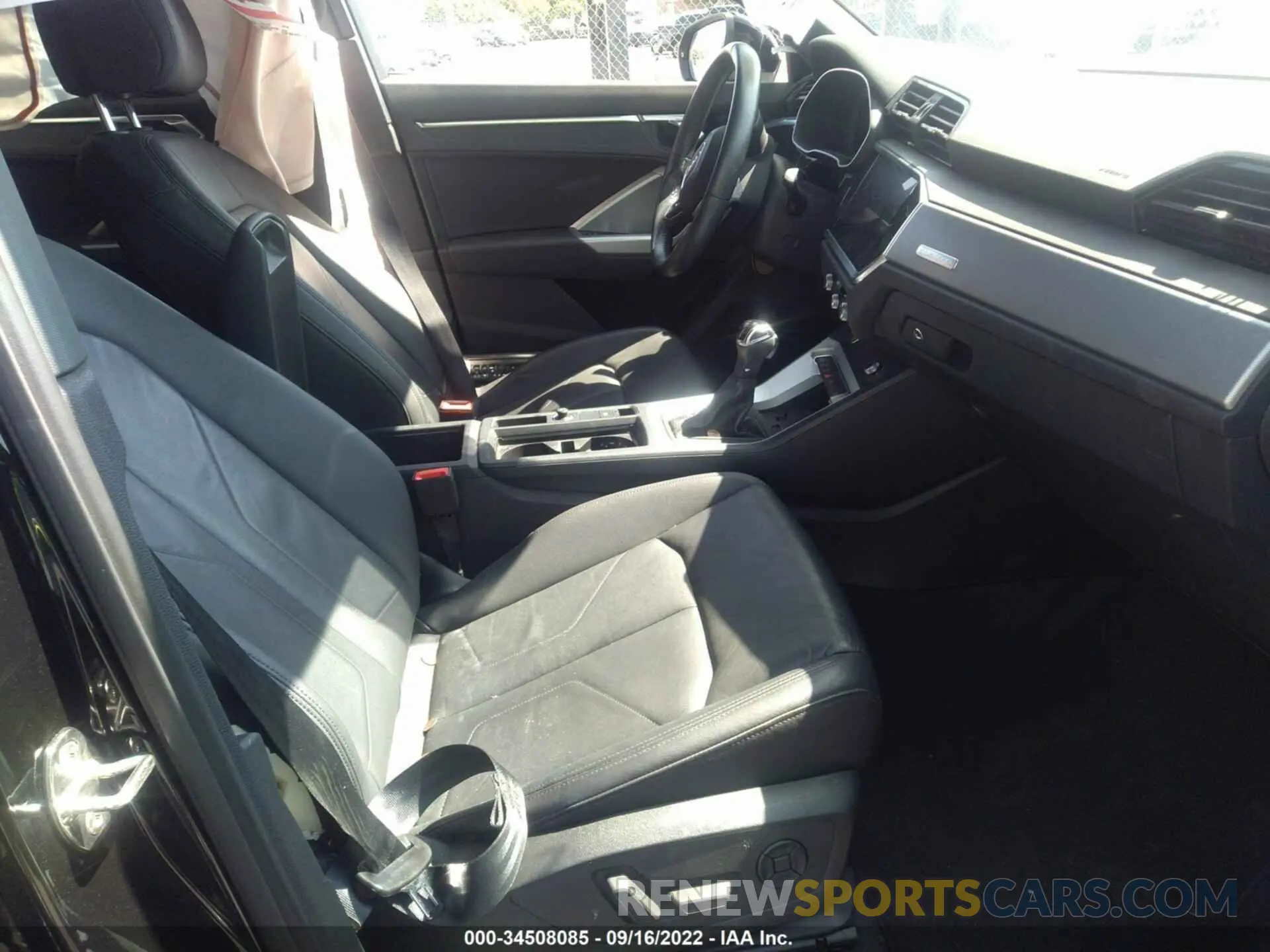 5 fotografías del automóvil dañado WA1EECF33L1056355 AUDI Q3 2020