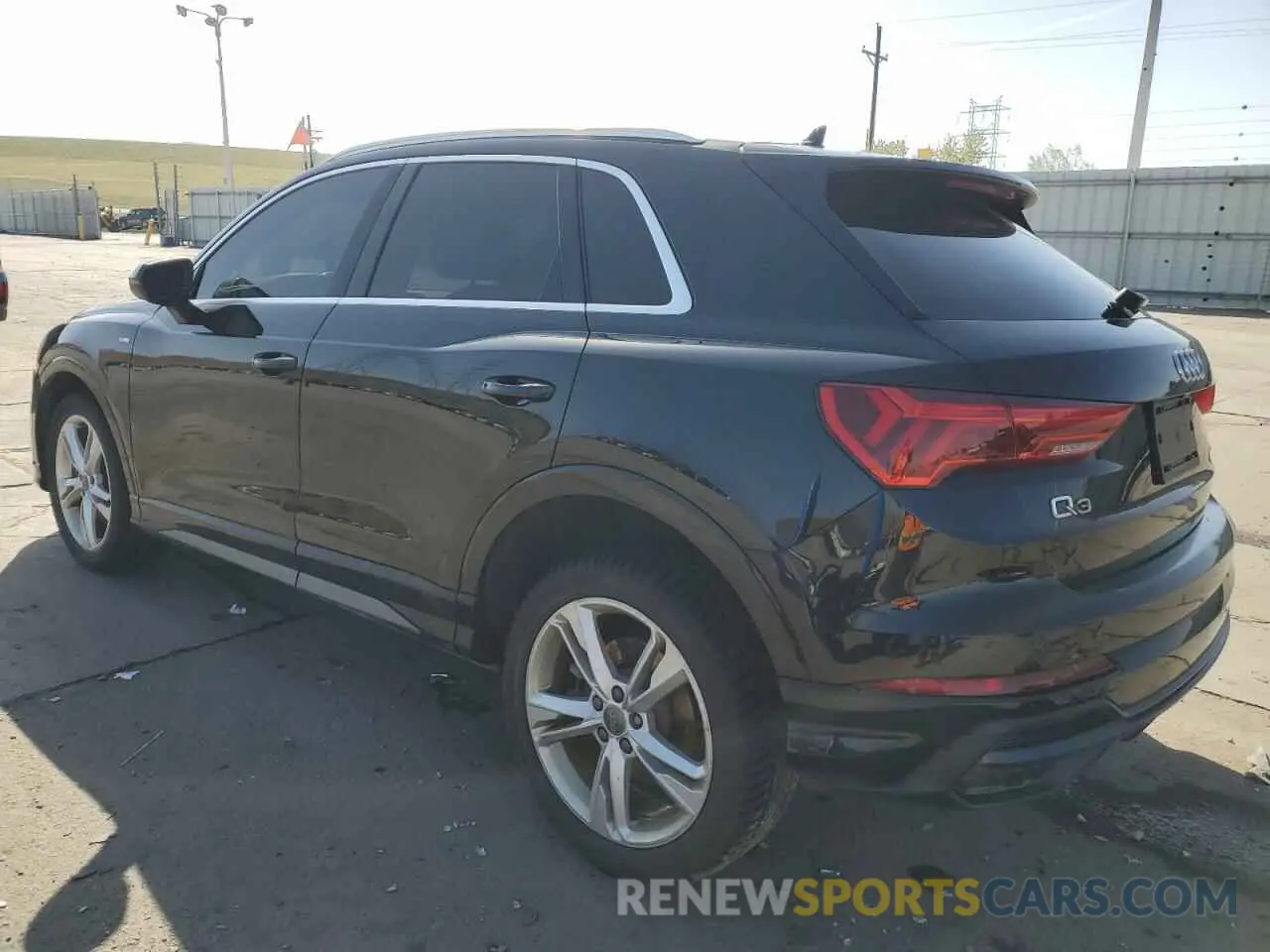 2 fotografías del automóvil dañado WA1EECF36L1040120 AUDI Q3 2020