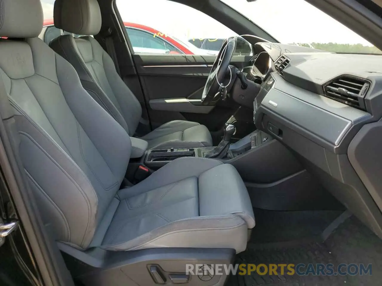 5 fotografías del automóvil dañado WA1EECF38L1034304 AUDI Q3 2020