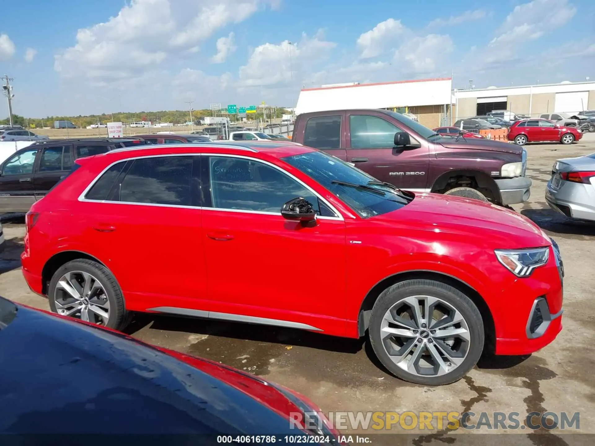 13 fotografías del automóvil dañado WA1EECF38L1088492 AUDI Q3 2020