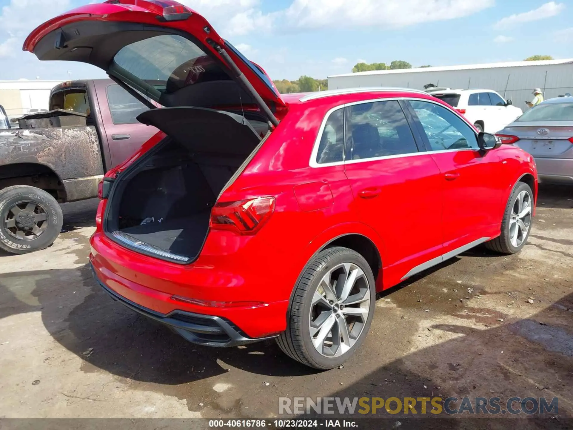 4 fotografías del automóvil dañado WA1EECF38L1088492 AUDI Q3 2020