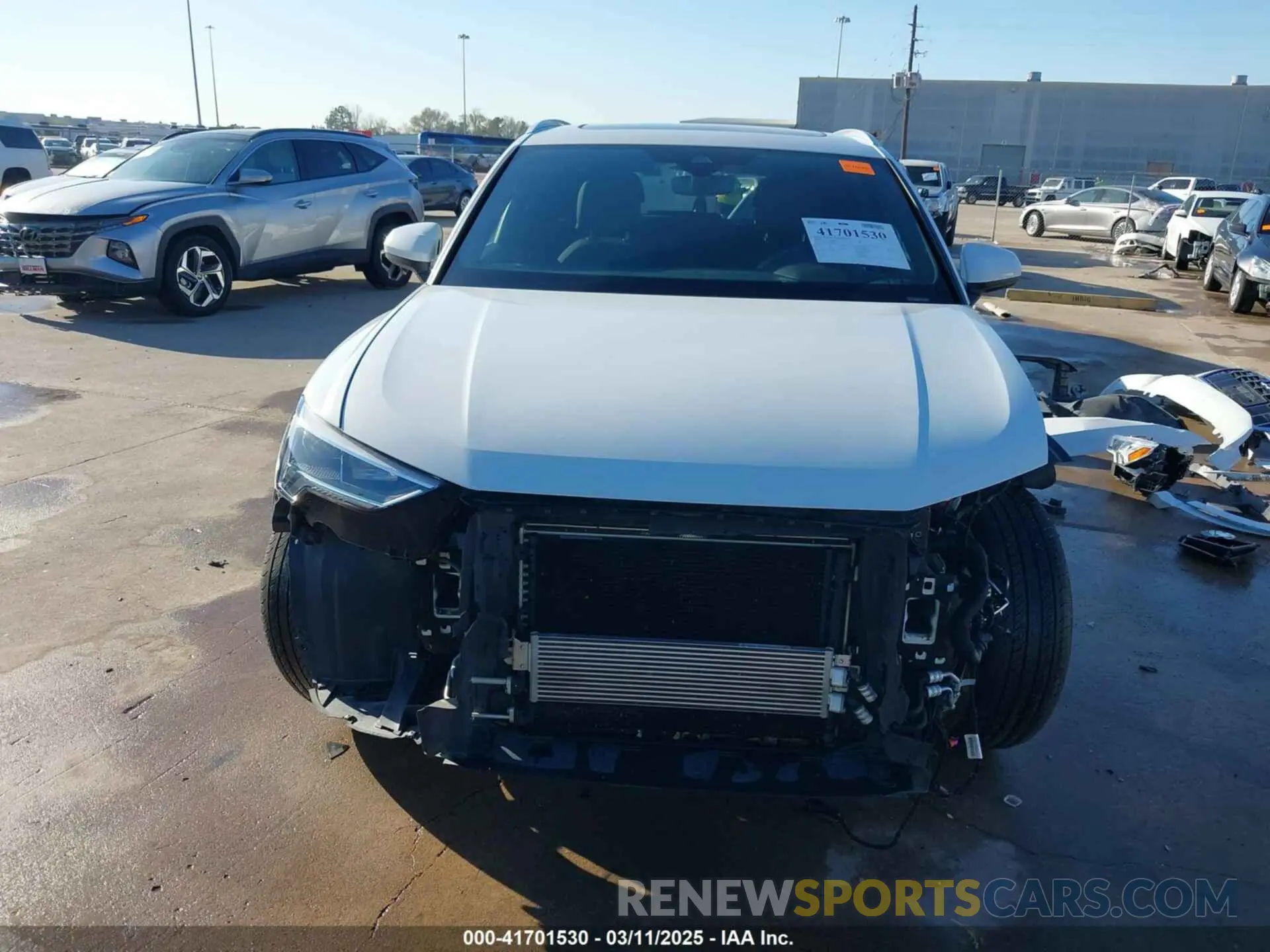 13 fotografías del automóvil dañado WA1EECF38L1089030 AUDI Q3 2020