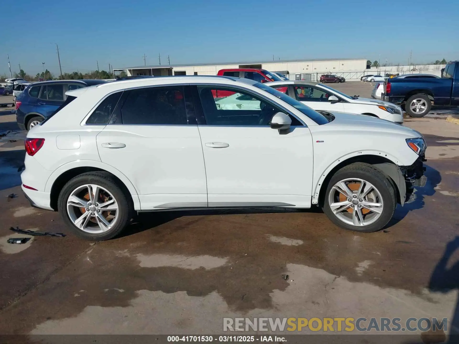 14 fotografías del automóvil dañado WA1EECF38L1089030 AUDI Q3 2020