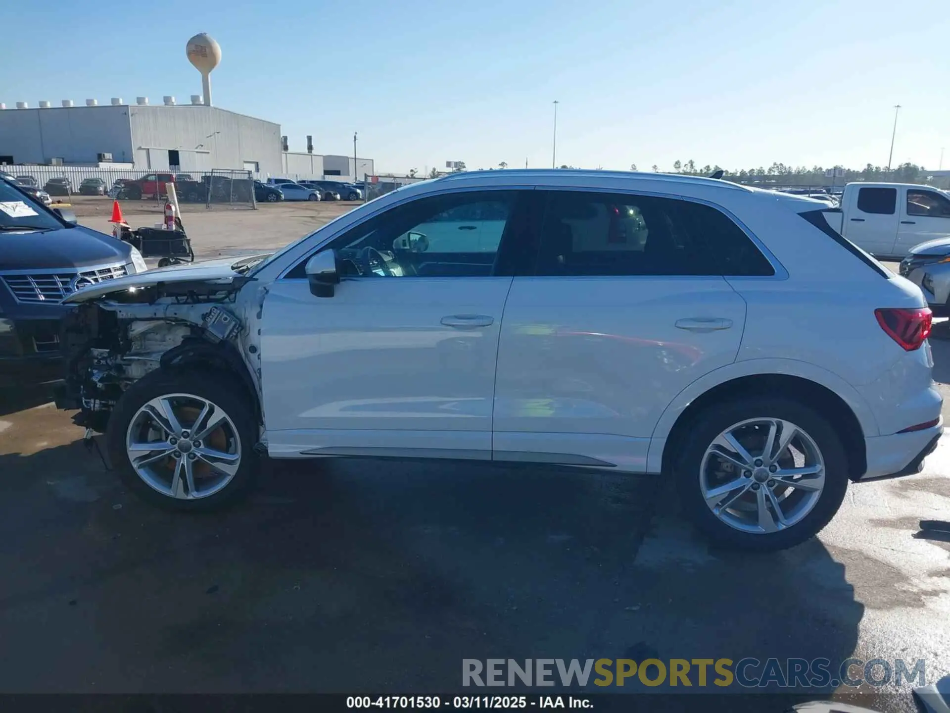 15 fotografías del automóvil dañado WA1EECF38L1089030 AUDI Q3 2020