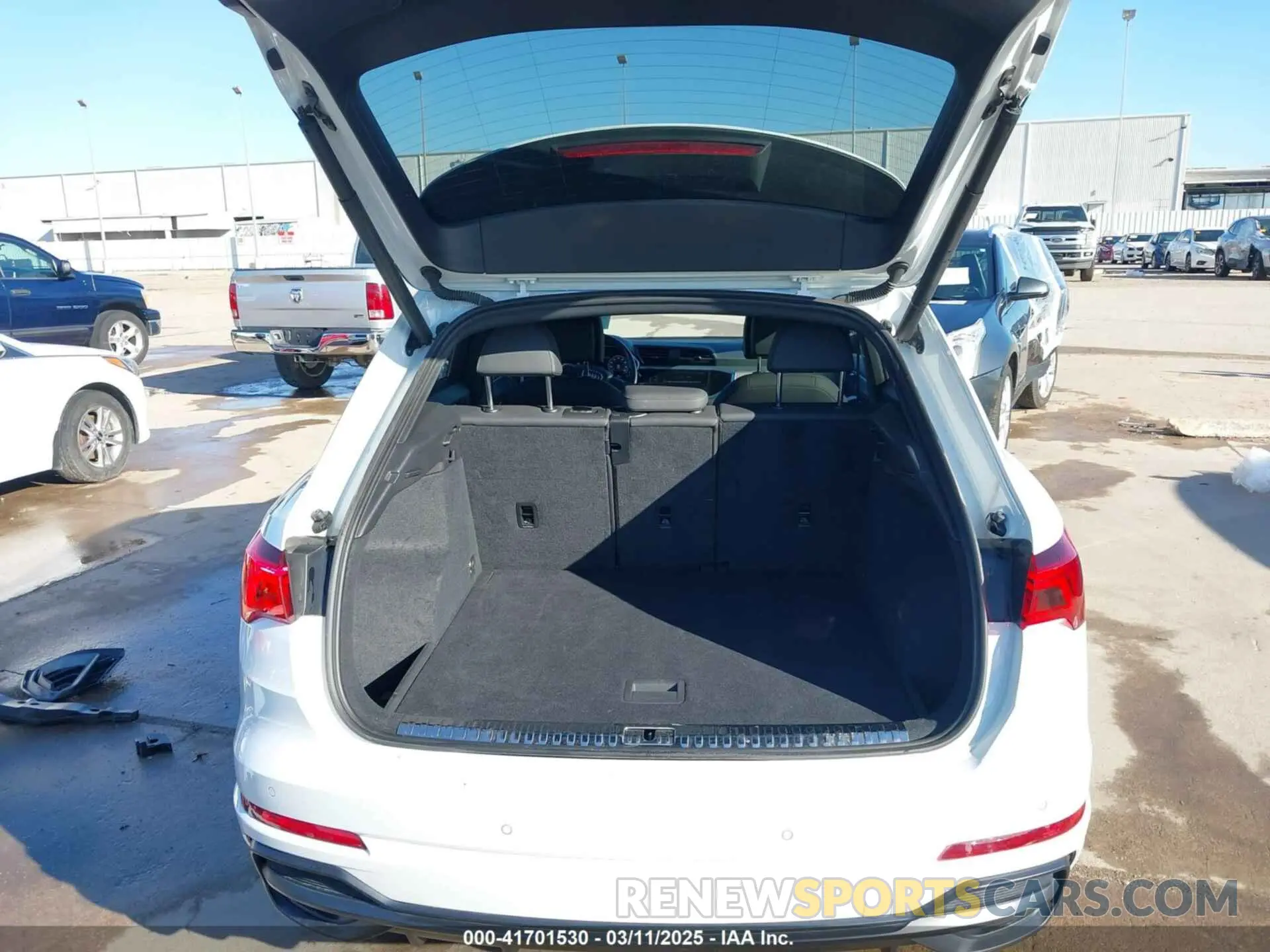18 fotografías del automóvil dañado WA1EECF38L1089030 AUDI Q3 2020