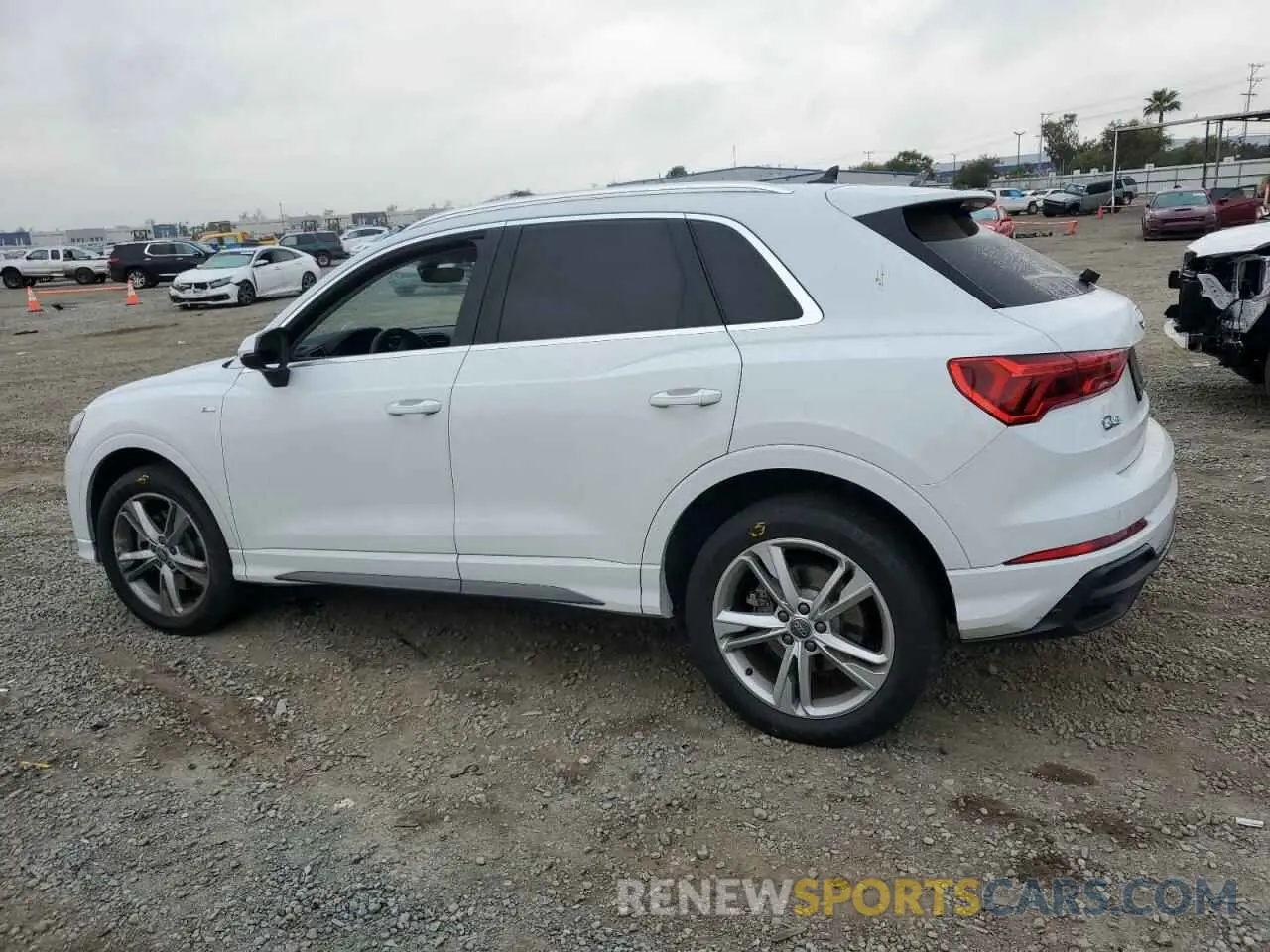 2 fotografías del automóvil dañado WA1EECF38L1103850 AUDI Q3 2020