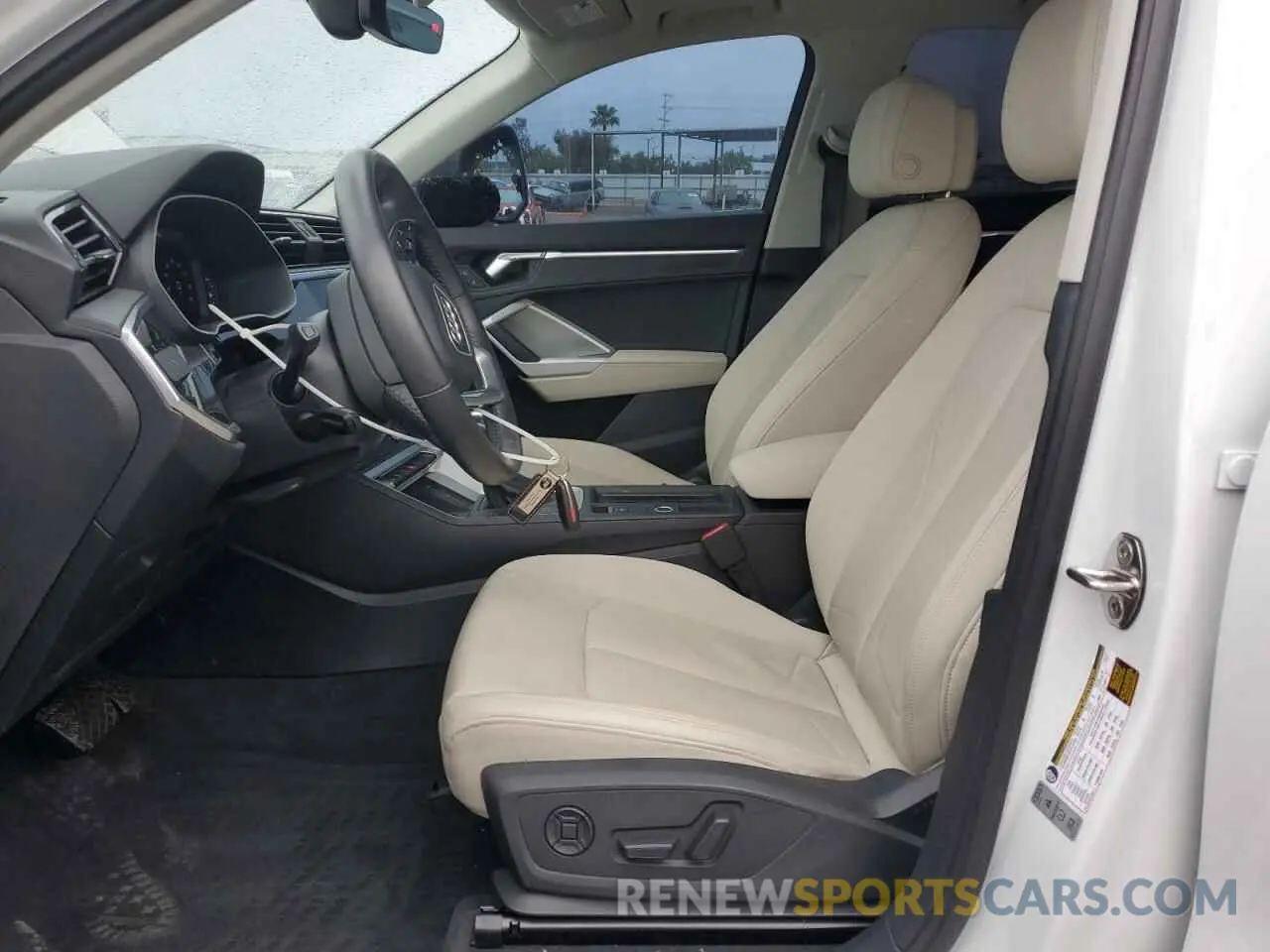 7 fotografías del automóvil dañado WA1EECF38L1103850 AUDI Q3 2020
