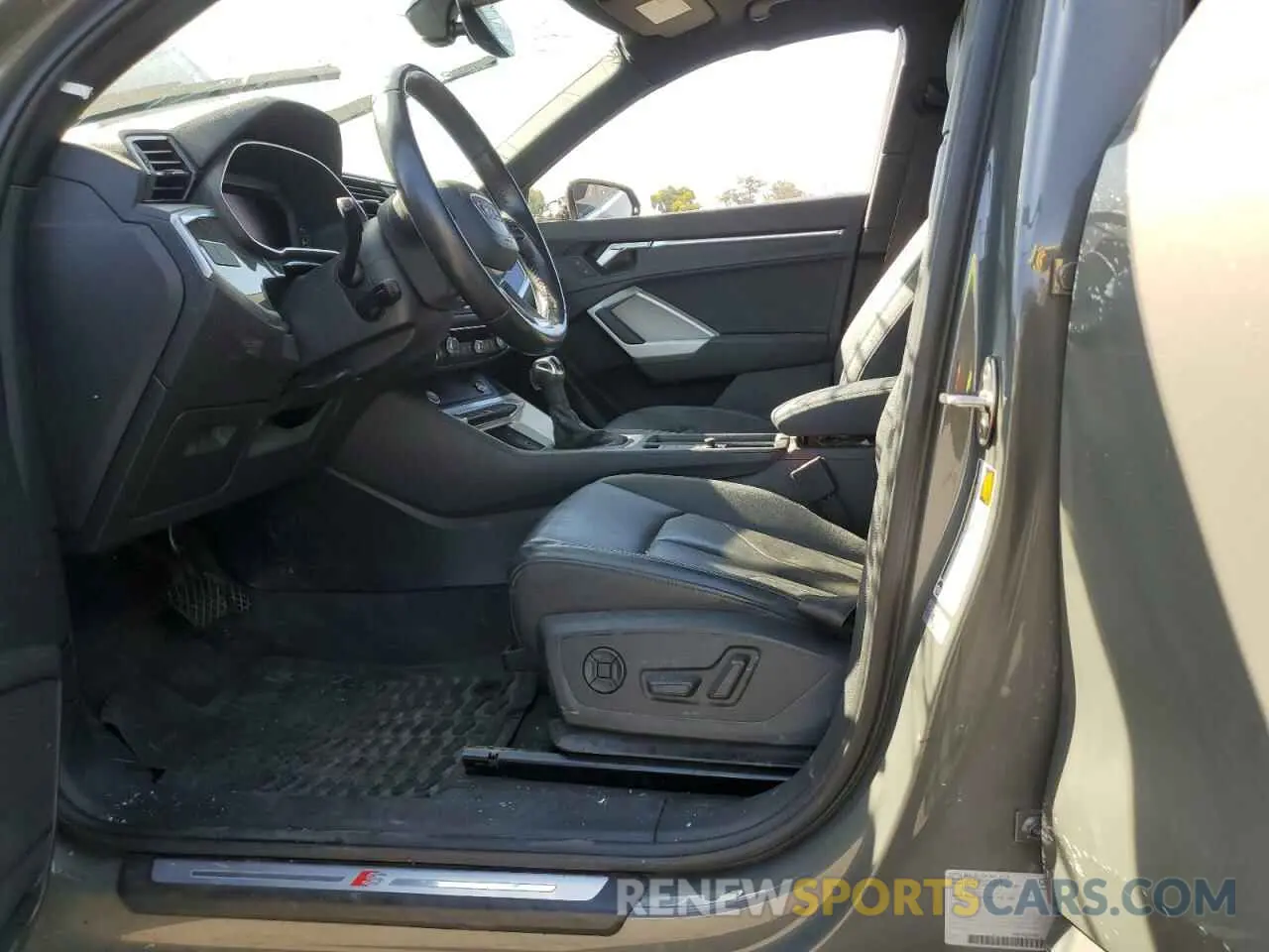 7 fotografías del automóvil dañado WA1EECF39L1118860 AUDI Q3 2020