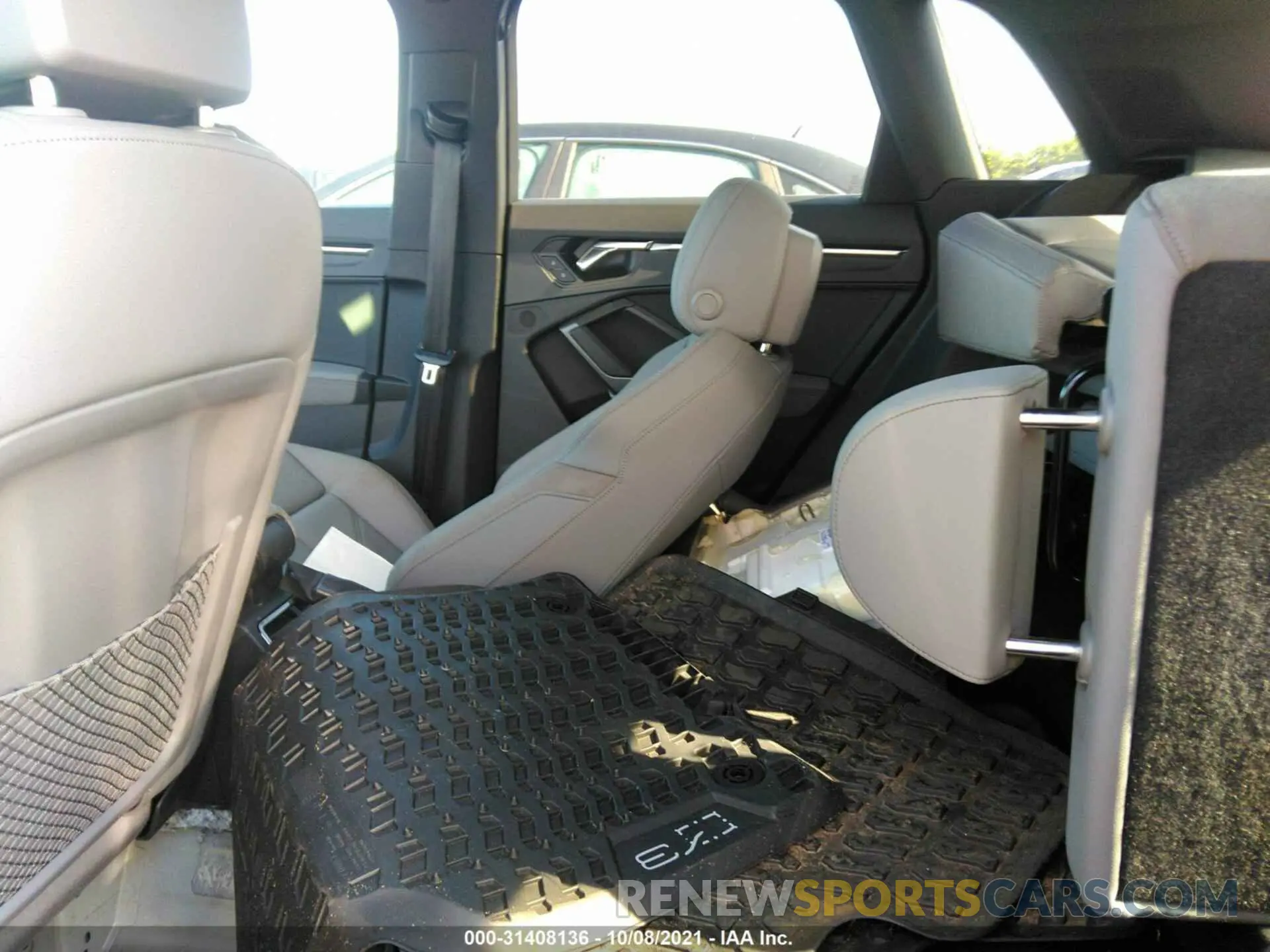 8 fotografías del automóvil dañado WA1FECF32L1036487 AUDI Q3 2020