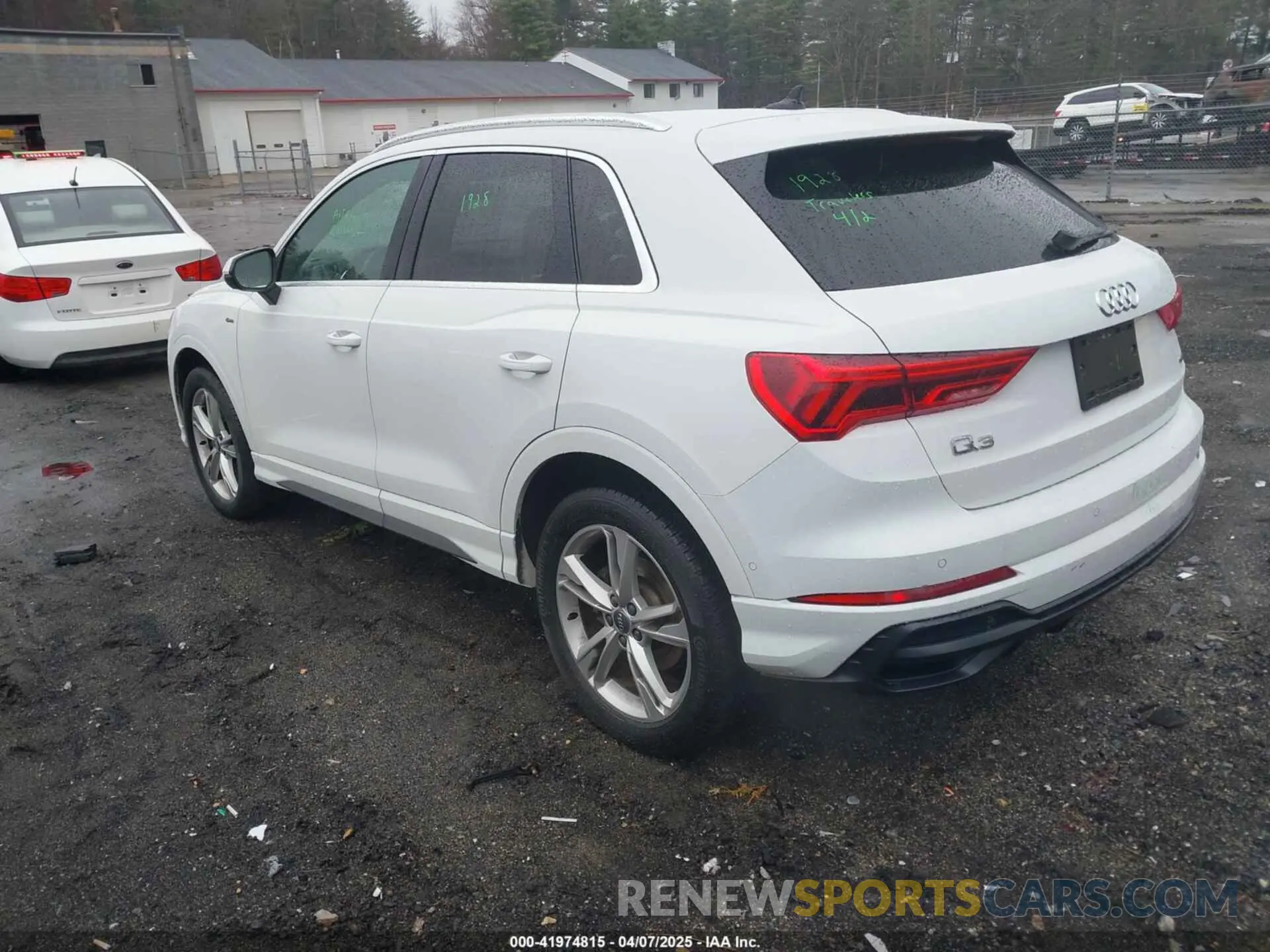 14 fotografías del automóvil dañado WA1FECF32L1105422 AUDI Q3 2020