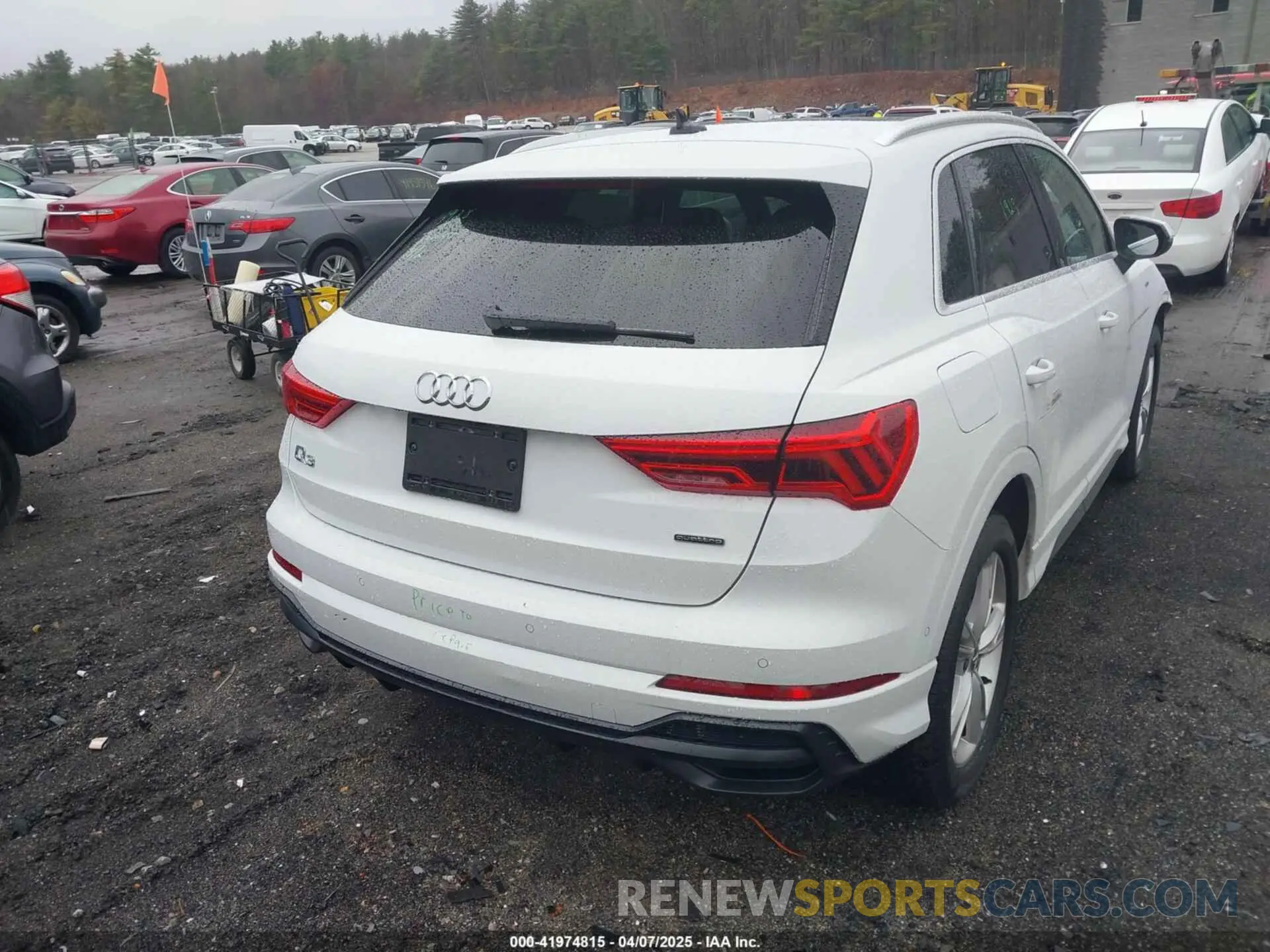 16 fotografías del automóvil dañado WA1FECF32L1105422 AUDI Q3 2020