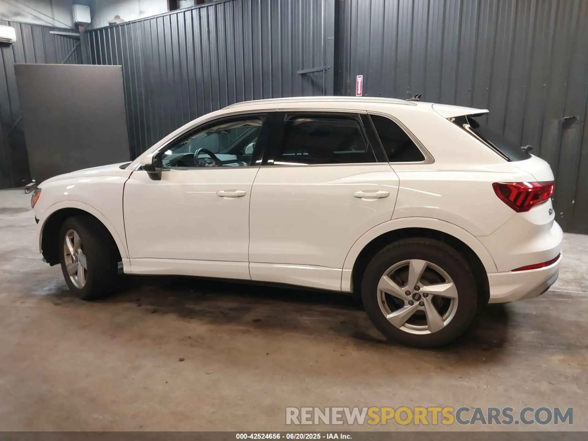14 fotografías del automóvil dañado WA1AUCF31M1095965 AUDI Q3 2021