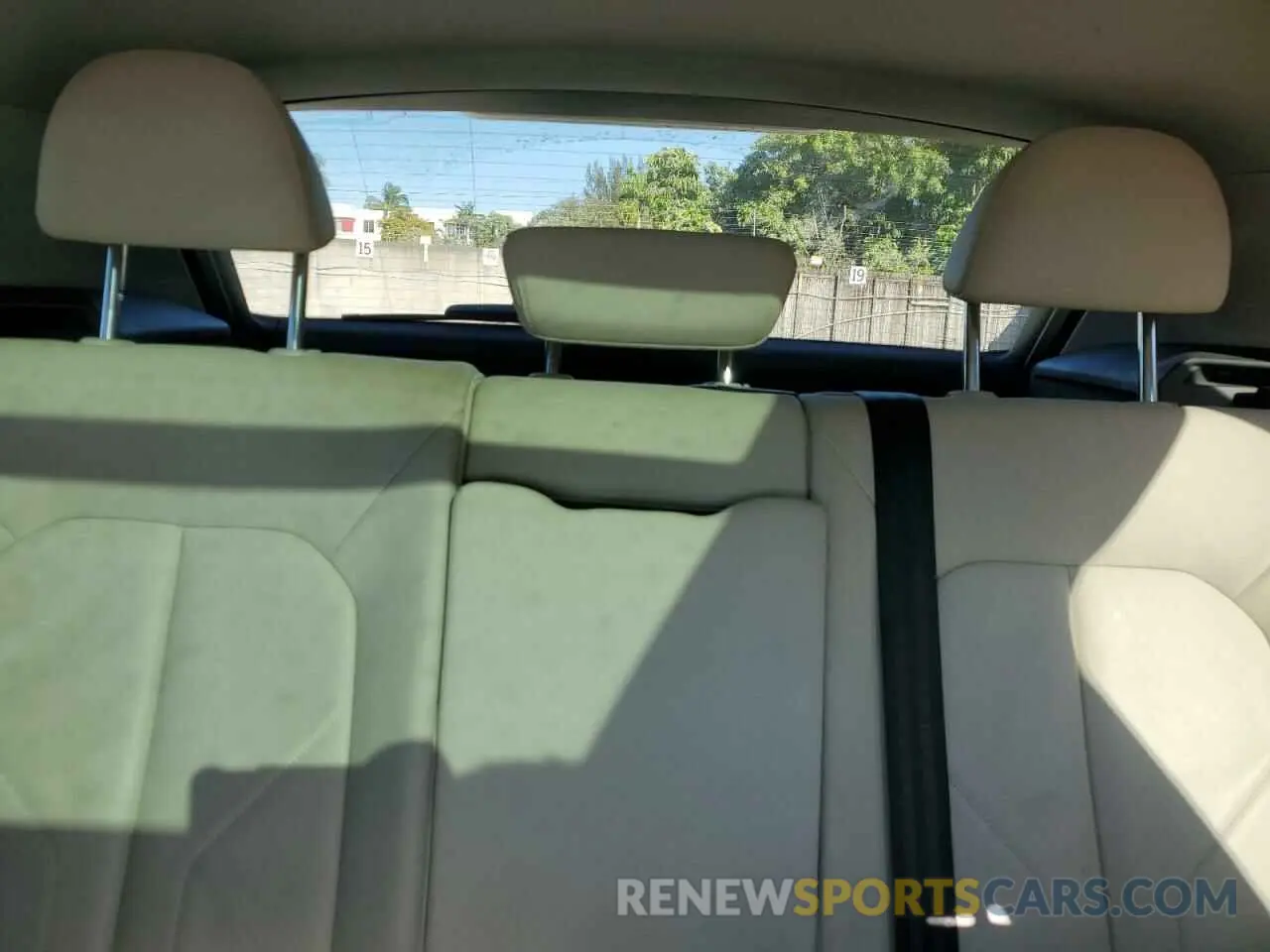 10 fotografías del automóvil dañado WA1AUCF33M1062126 AUDI Q3 2021