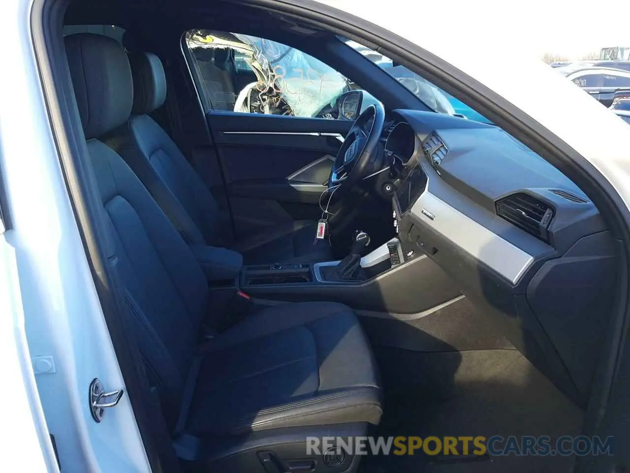 5 fotografías del automóvil dañado WA1AUCF36M1068082 AUDI Q3 2021