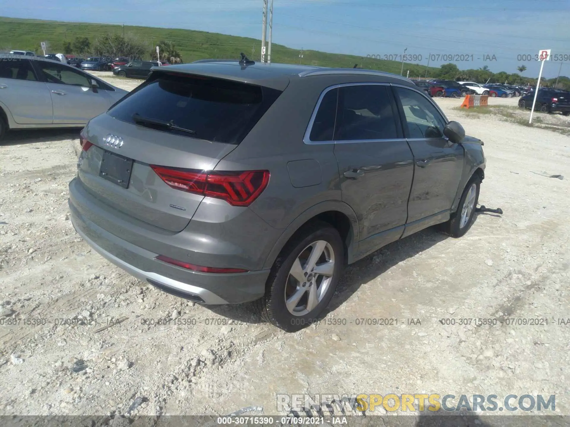 4 fotografías del automóvil dañado WA1AUCF38M1065796 AUDI Q3 2021