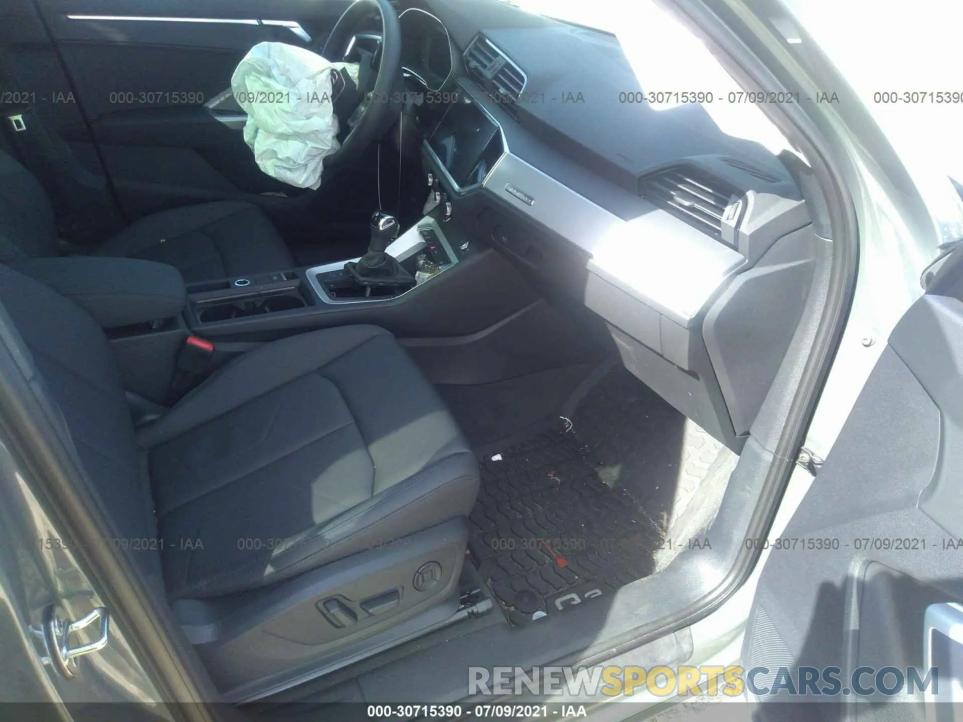 5 fotografías del automóvil dañado WA1AUCF38M1065796 AUDI Q3 2021
