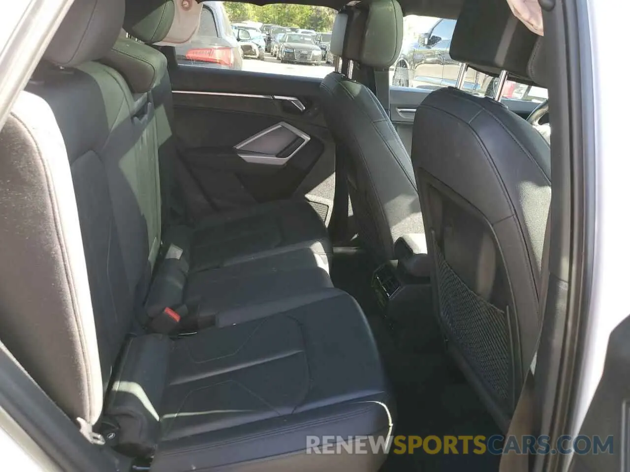 10 fotografías del automóvil dañado WA1AUCF38M1067676 AUDI Q3 2021