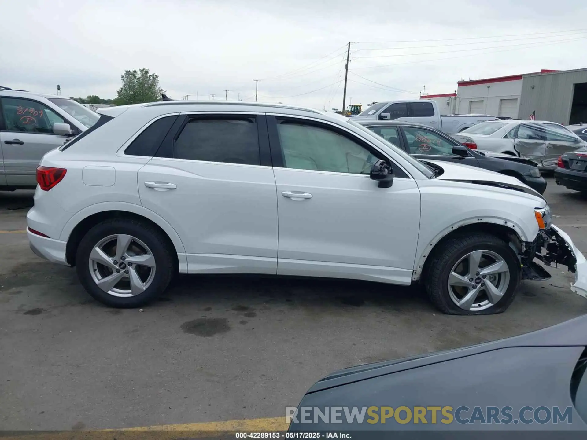 12 fotografías del automóvil dañado WA1AUCF39M1068531 AUDI Q3 2021