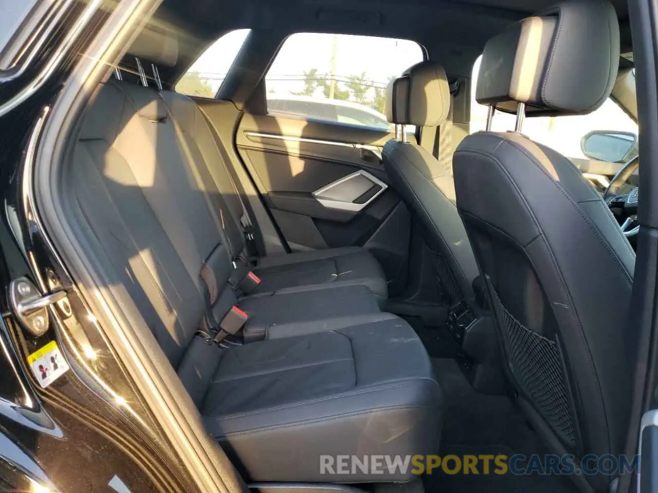 11 fotografías del automóvil dañado WA1AUCF3XM1085063 AUDI Q3 2021